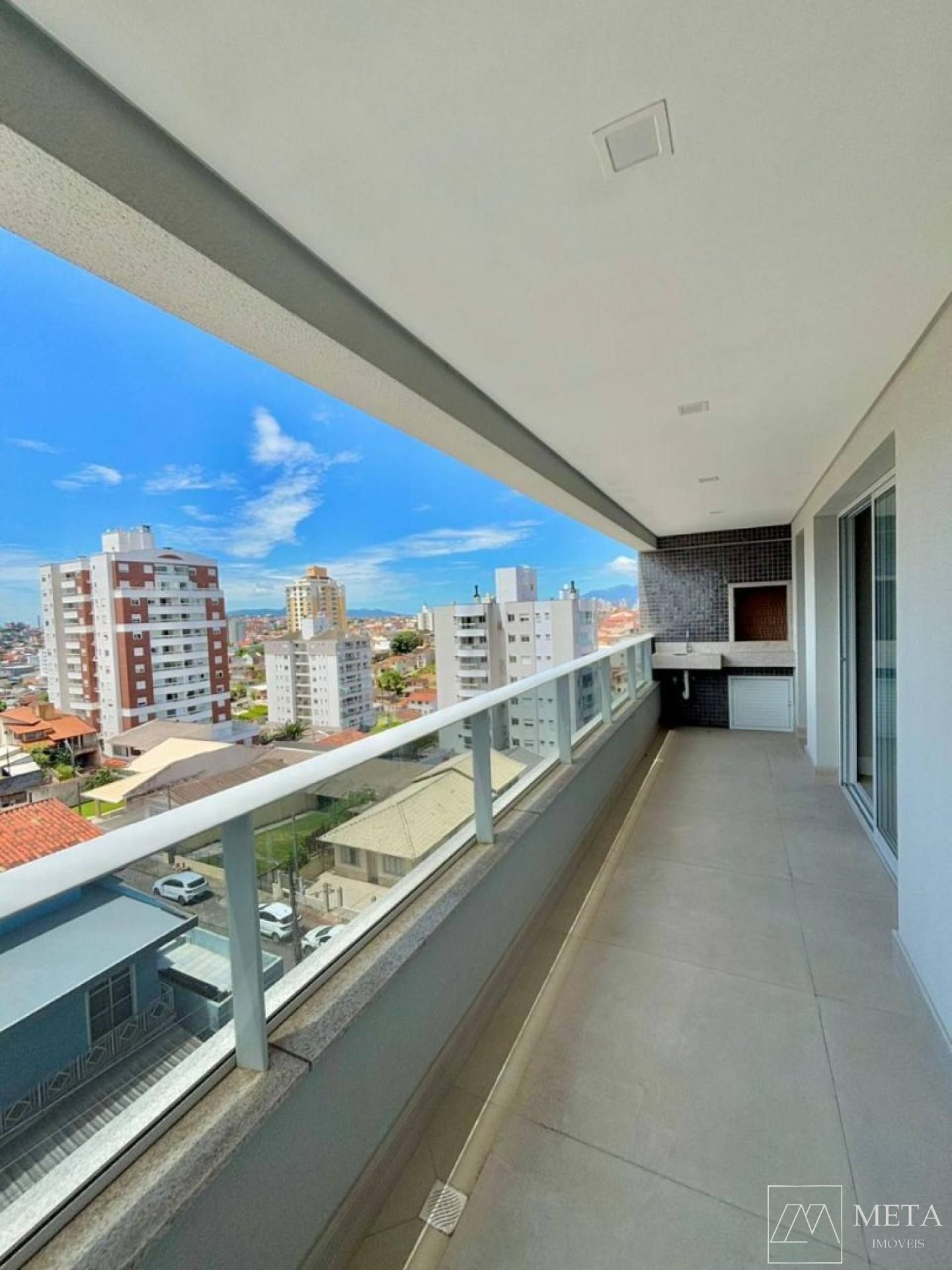 Apartamento de 2 dormitórios (1 suíte) em Barreiros - São José/SC