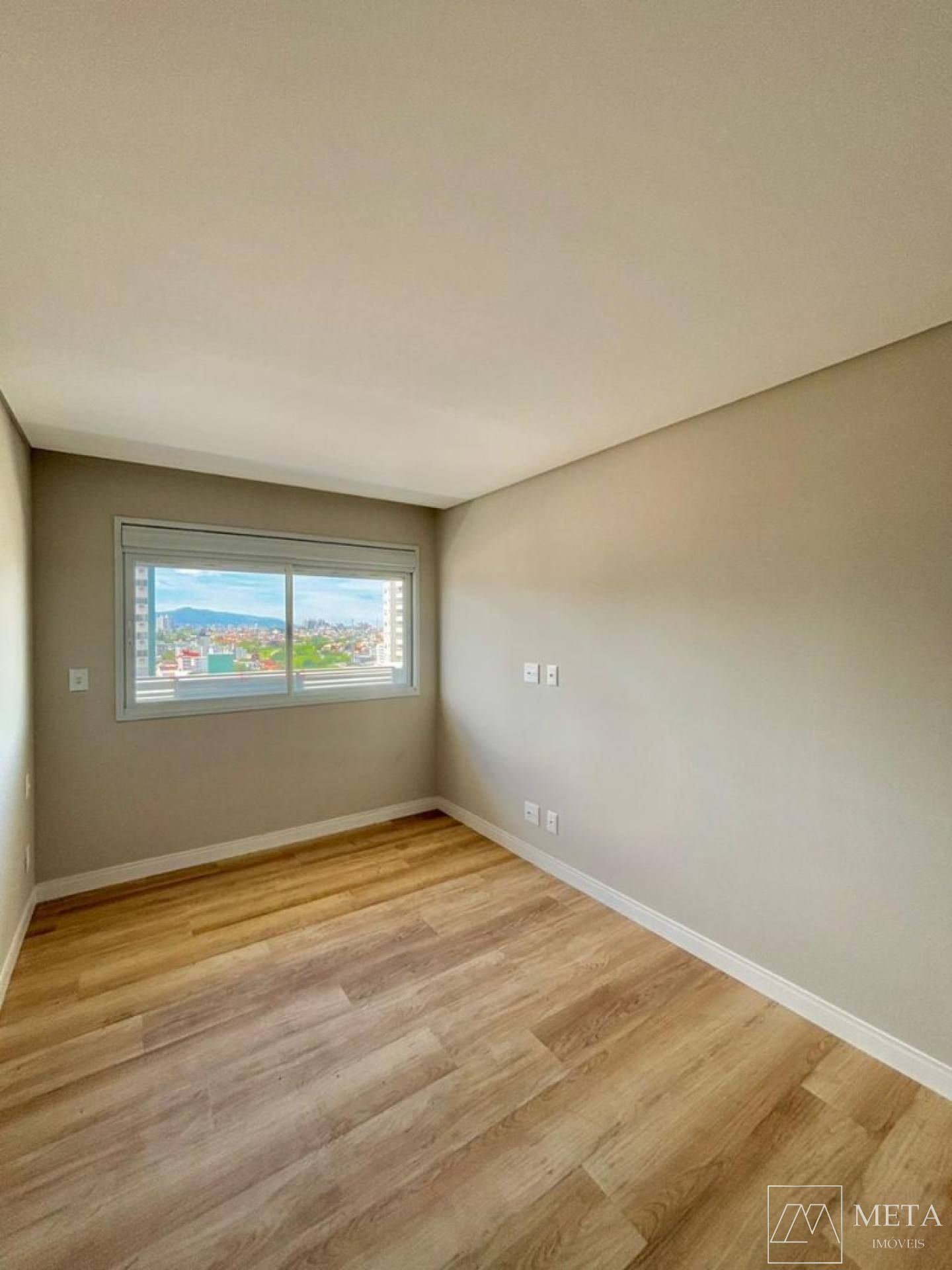 Apartamento de 2 dormitórios (1 suíte) em Barreiros - São José/SC