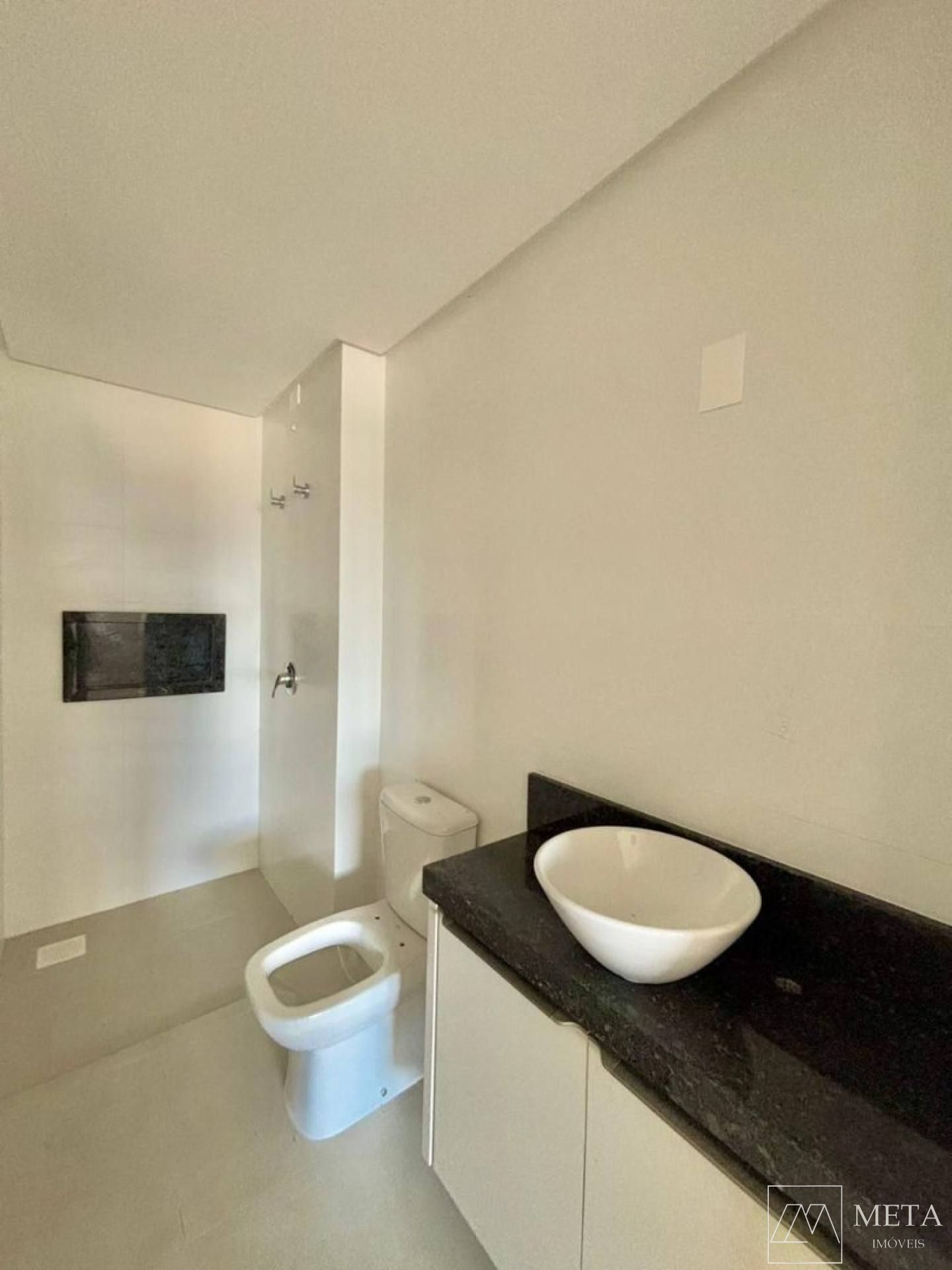 Apartamento de 2 dormitórios (1 suíte) em Barreiros - São José/SC