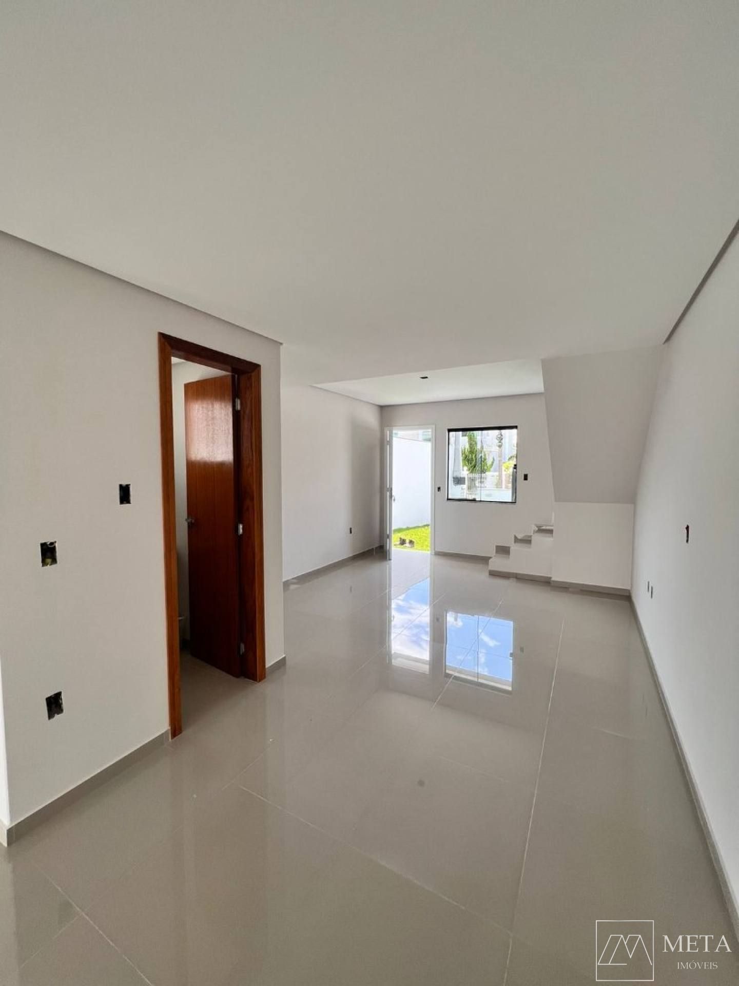 Sobrado de 3 dormitórios (1 suíte) no Aririú — Palhoça/SC