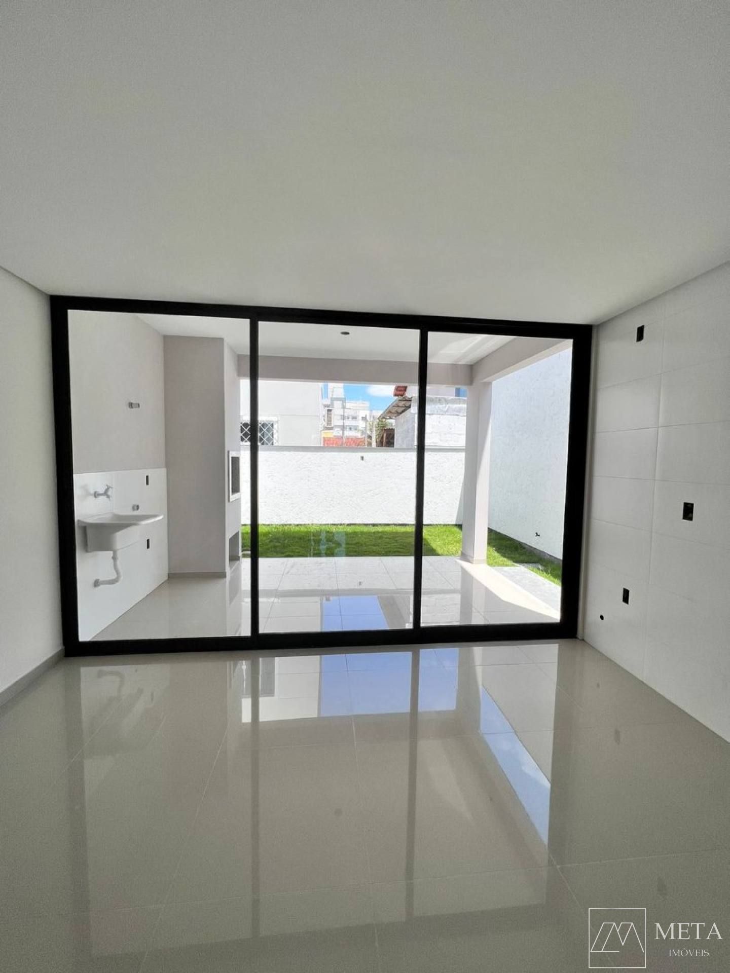 Sobrado de 3 dormitórios (1 suíte) no Aririú — Palhoça/SC