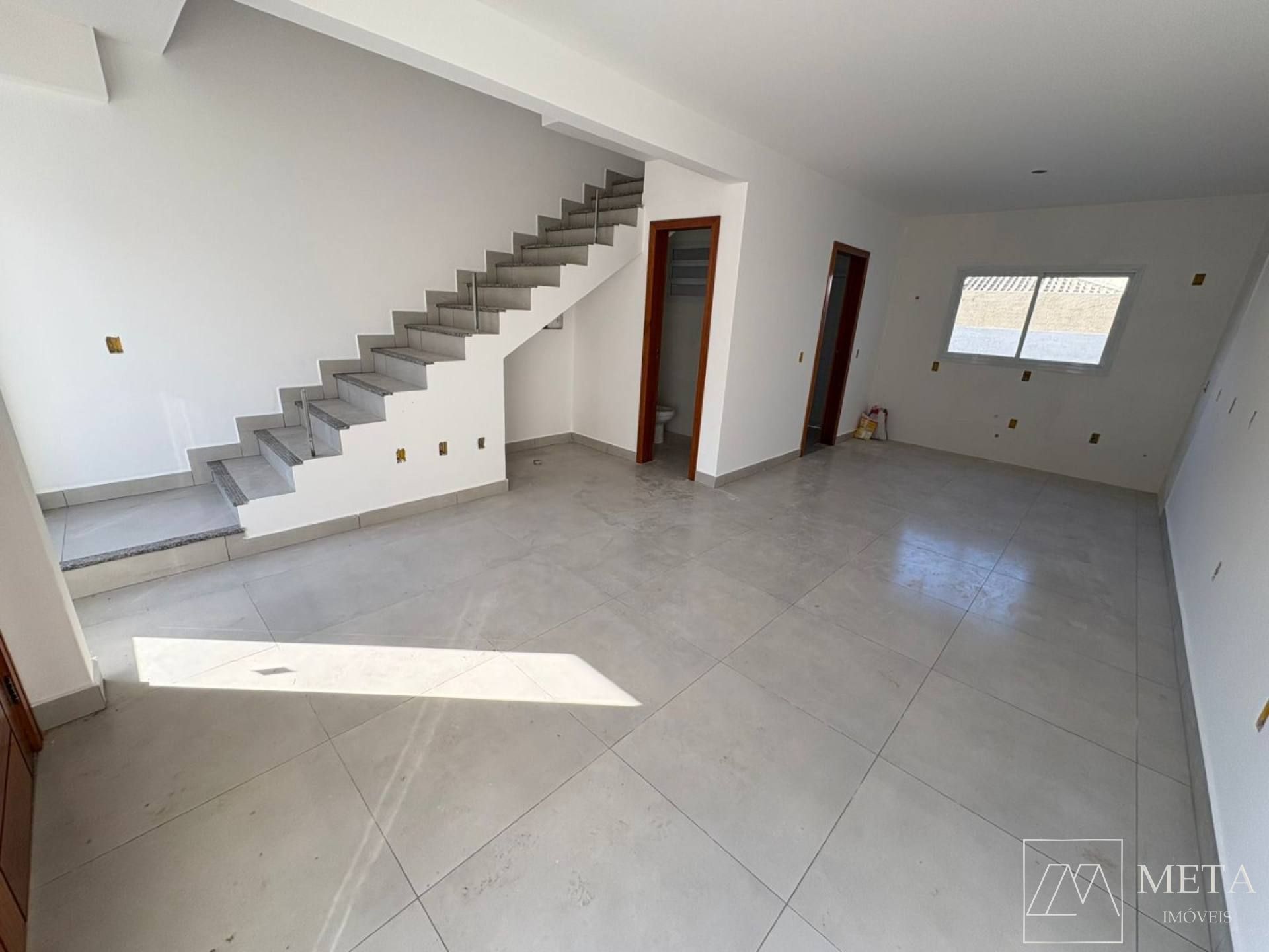 Sobrado com 2 suítes em Potecas - São José/SC