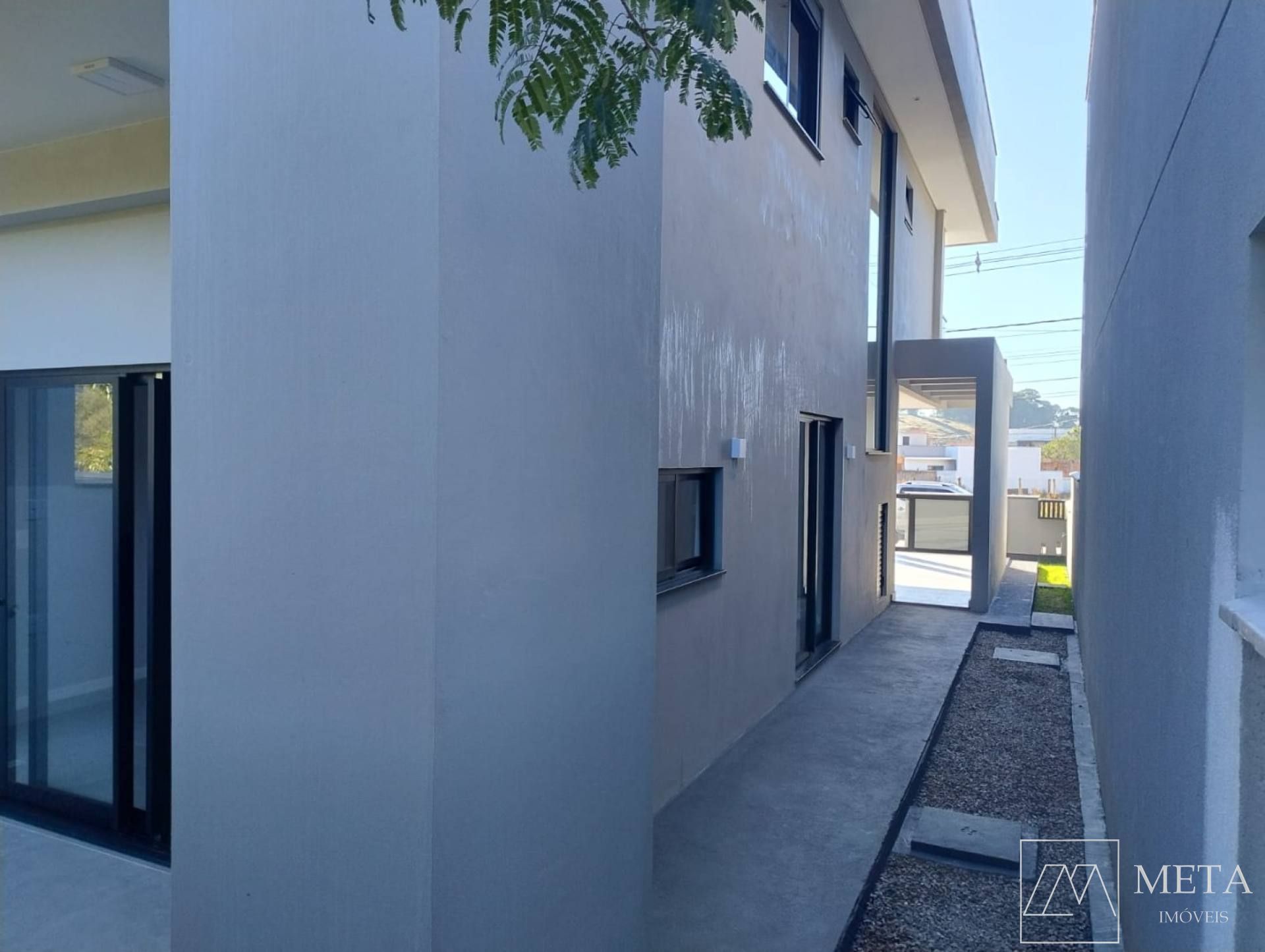 Sobrado de 3 dormitórios (1 suíte) em Forquilhas - São José/SC