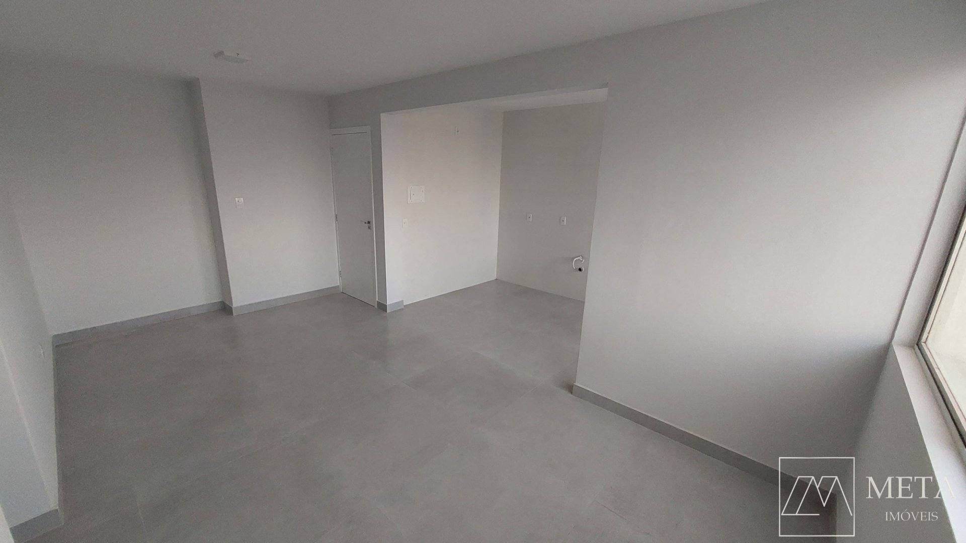 Apartamento reformado com 2 dormitórios no Estreito - Florianópolis/SC