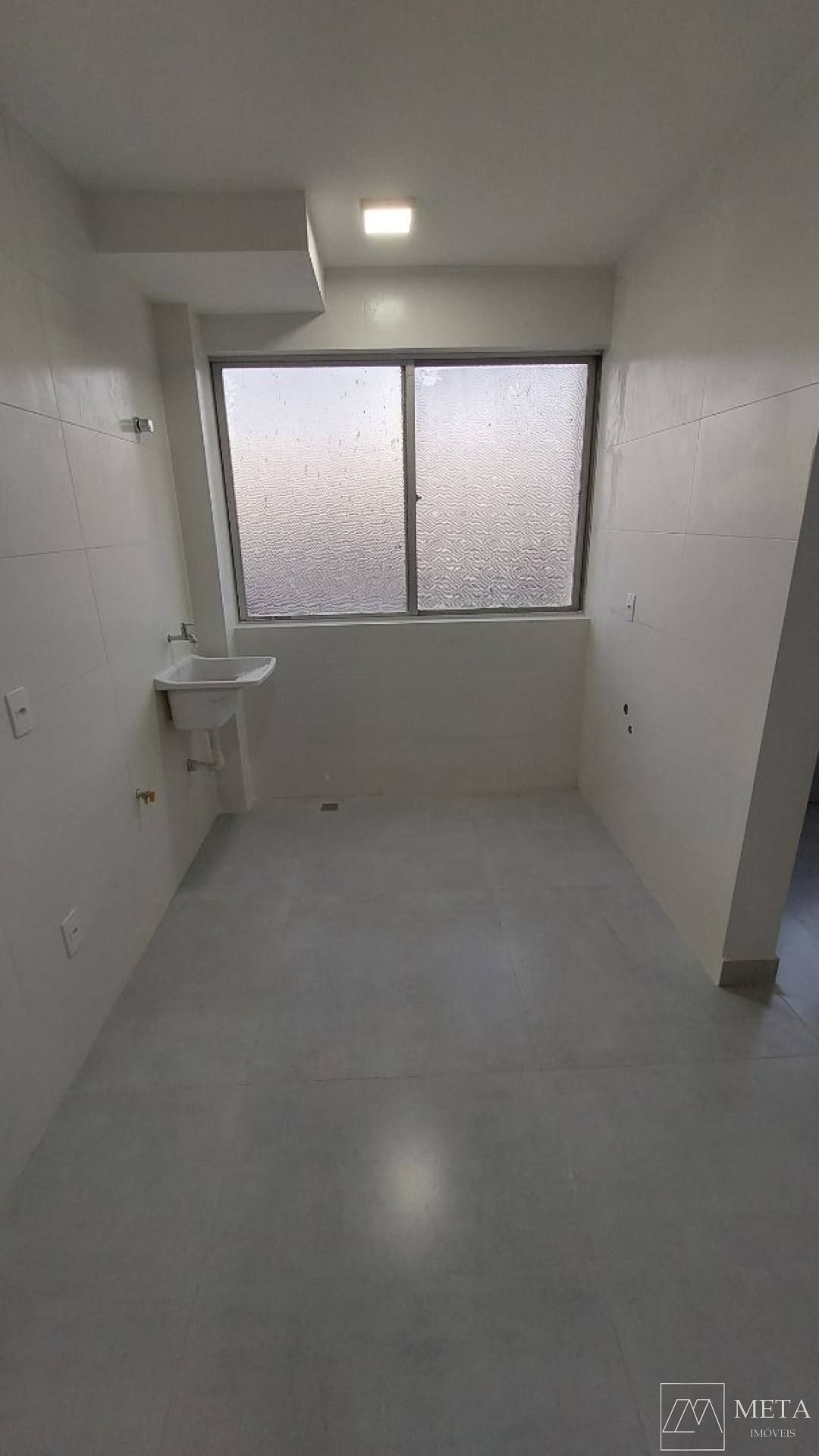 Apartamento reformado com 2 dormitórios no Estreito - Florianópolis/SC