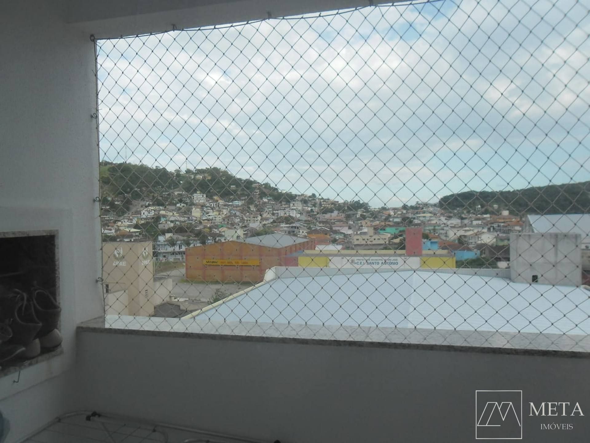 Apartamento de 2 dormitórios na Fazenda Santo Antônio - São José/SC