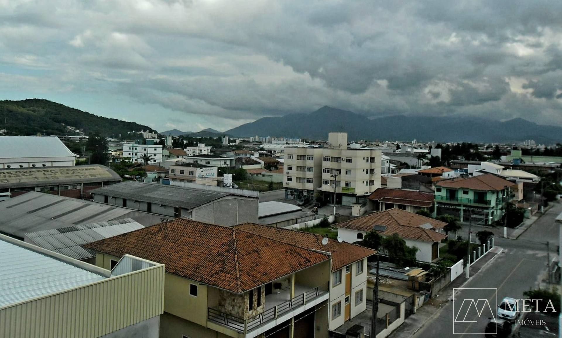 Apartamento de 2 dormitórios na Fazenda Santo Antônio - São José/SC