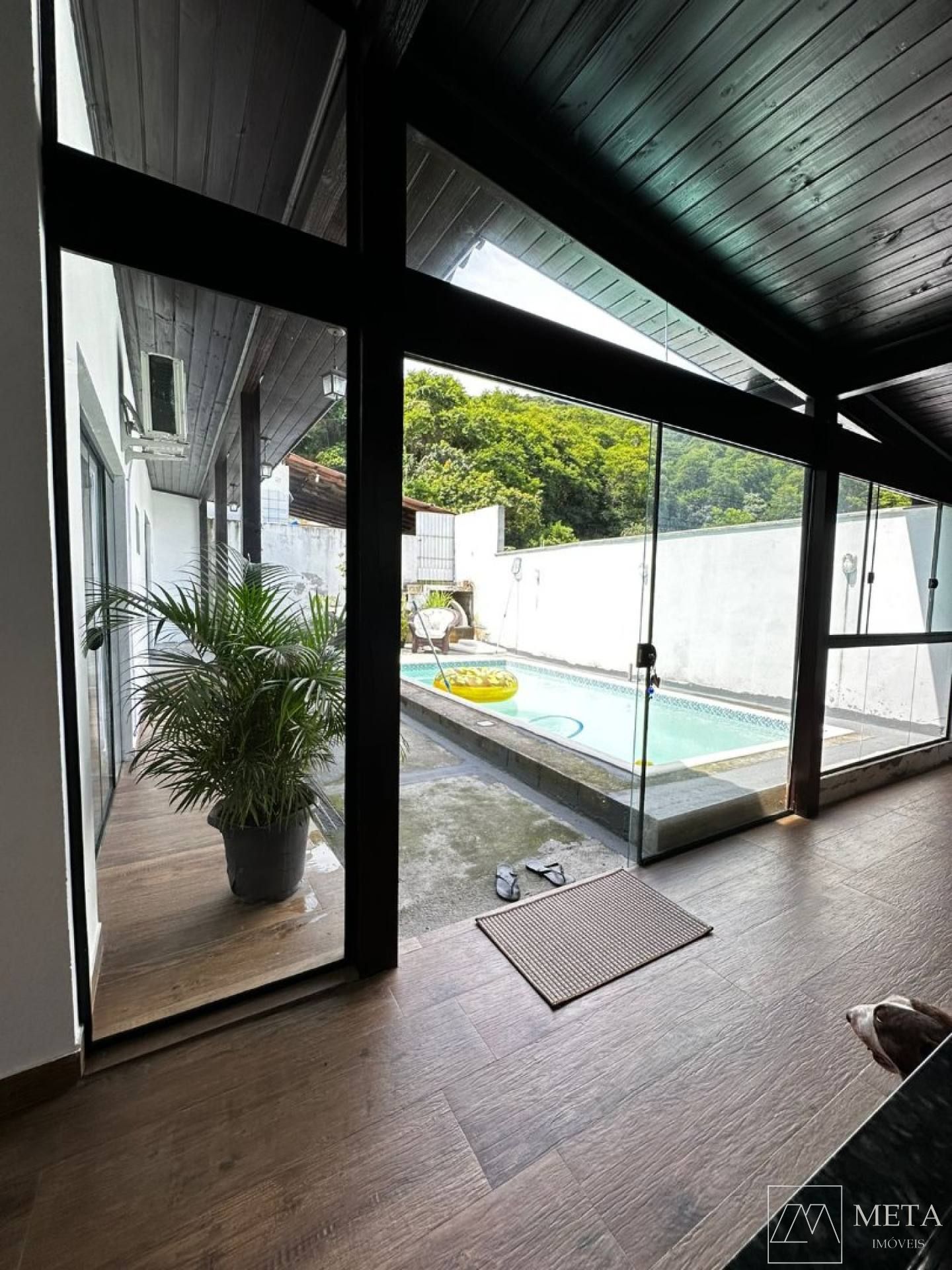 Casa com bela área de lazer de 2 dormitórios em Ipiranga - São José/SC