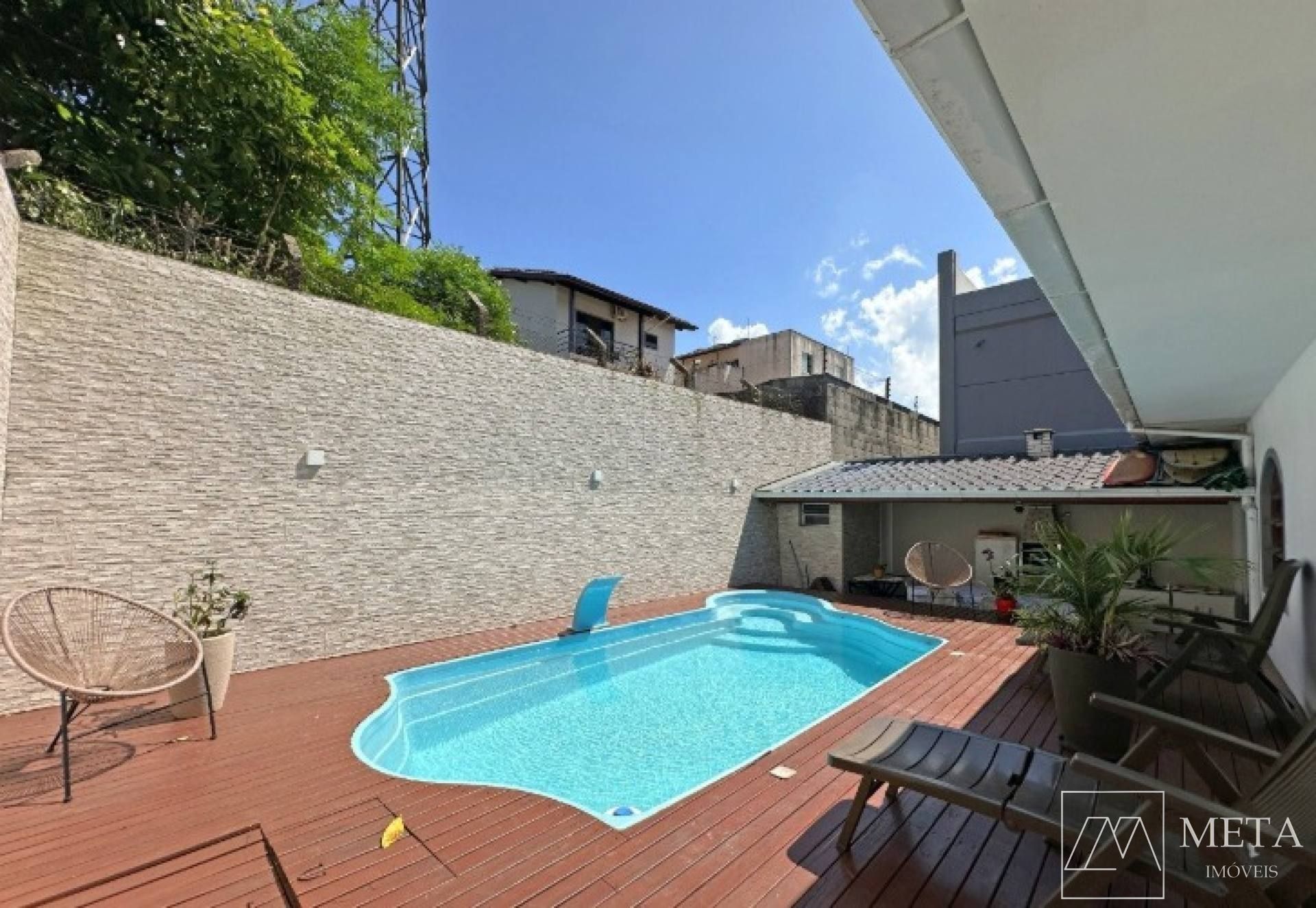 Casa de 3 dormitórios (1 suíte) em Picadas do Sul - São José/SC