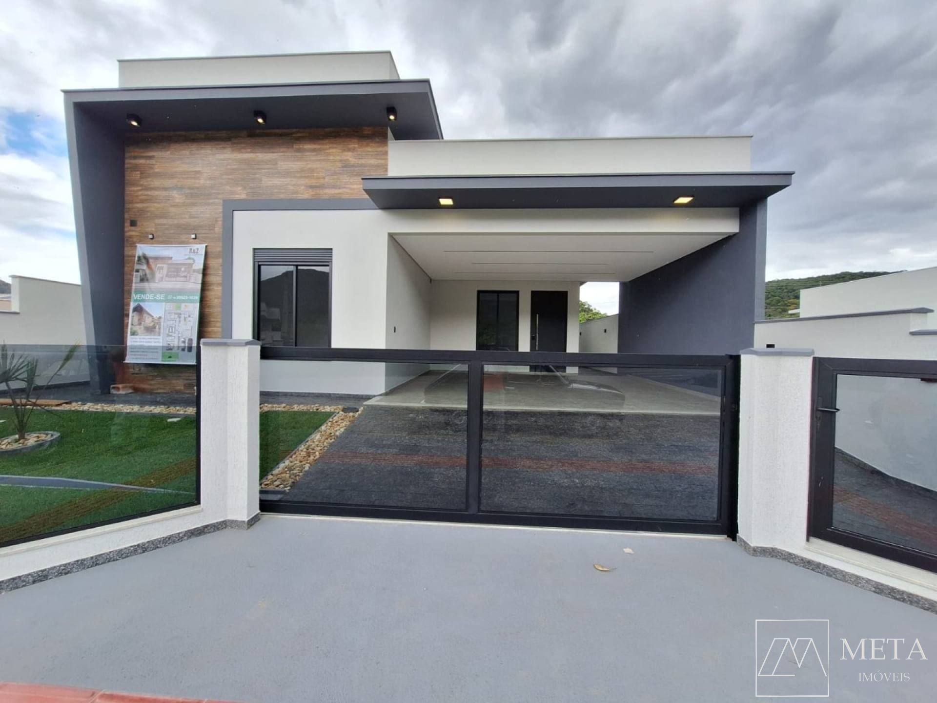 Casa de 3 dormitórios (1 suíte) em Forquilhas - São José/SC