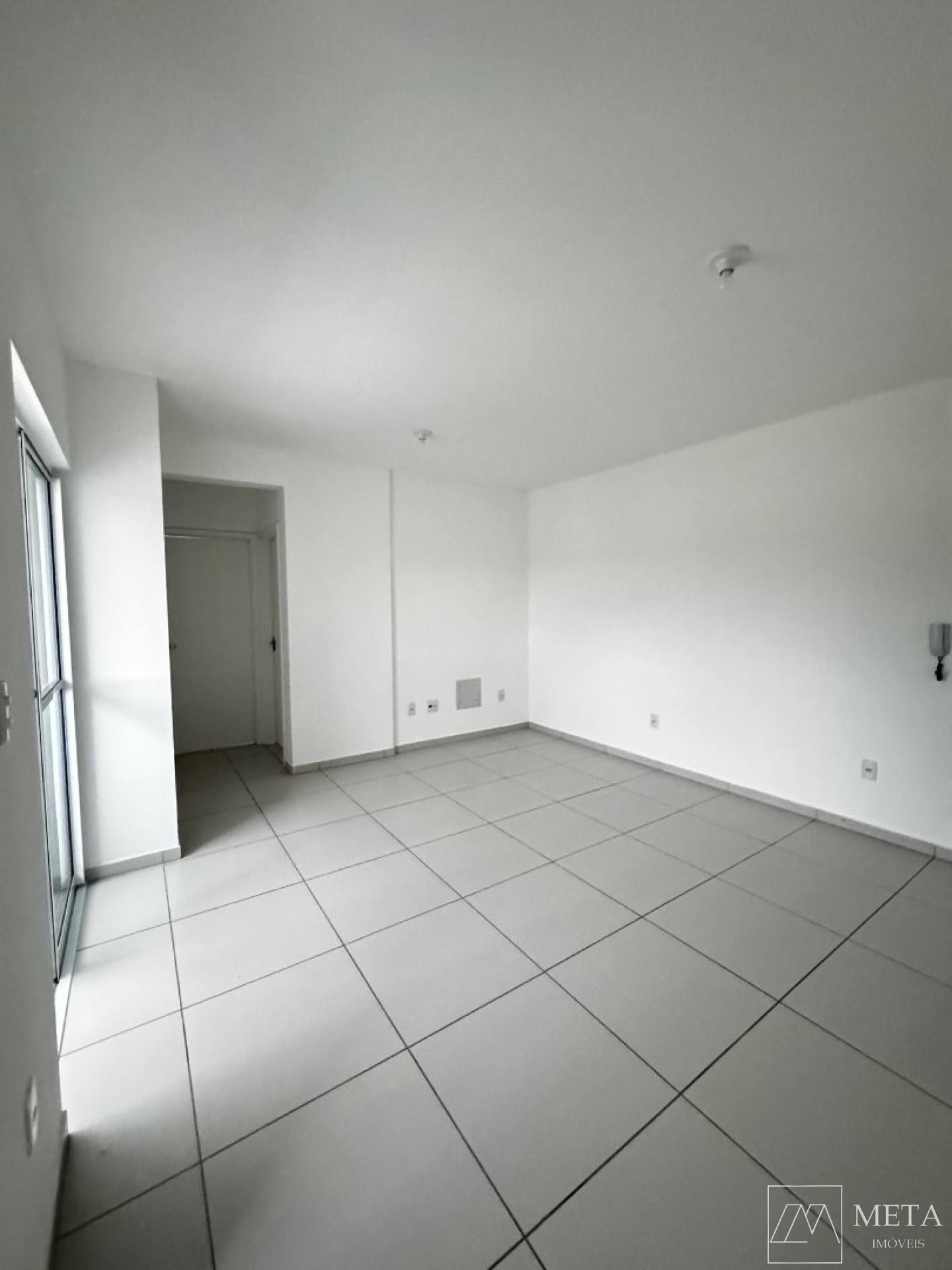 Apartamento reformado de 2 dormitórios no Aririú, Palhoça / SC