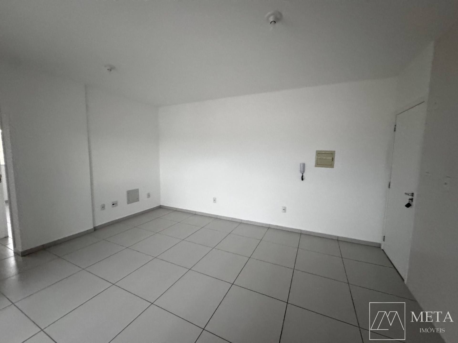 Apartamento reformado de 2 dormitórios no Aririú, Palhoça / SC