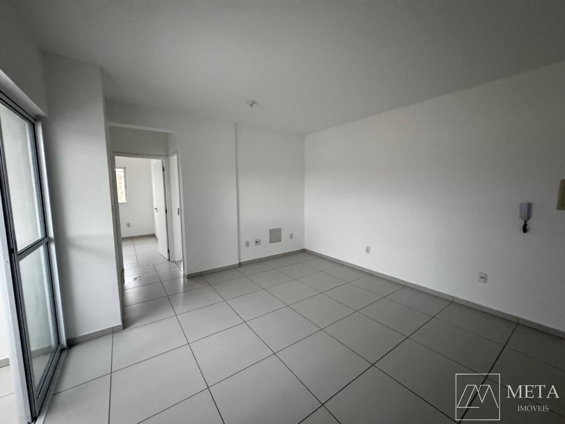 Apartamento reformado de 2 dormitórios no Aririú, Palhoça / SC