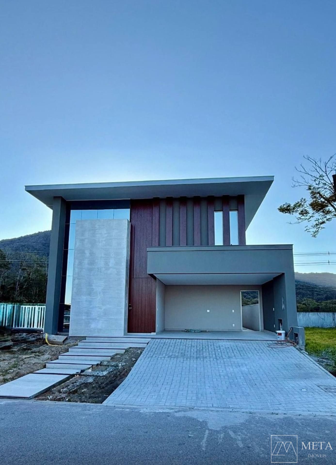 Apartamento com 2 suítes Semi-Mobiliado na Pedra Branca - Palhoça/SC