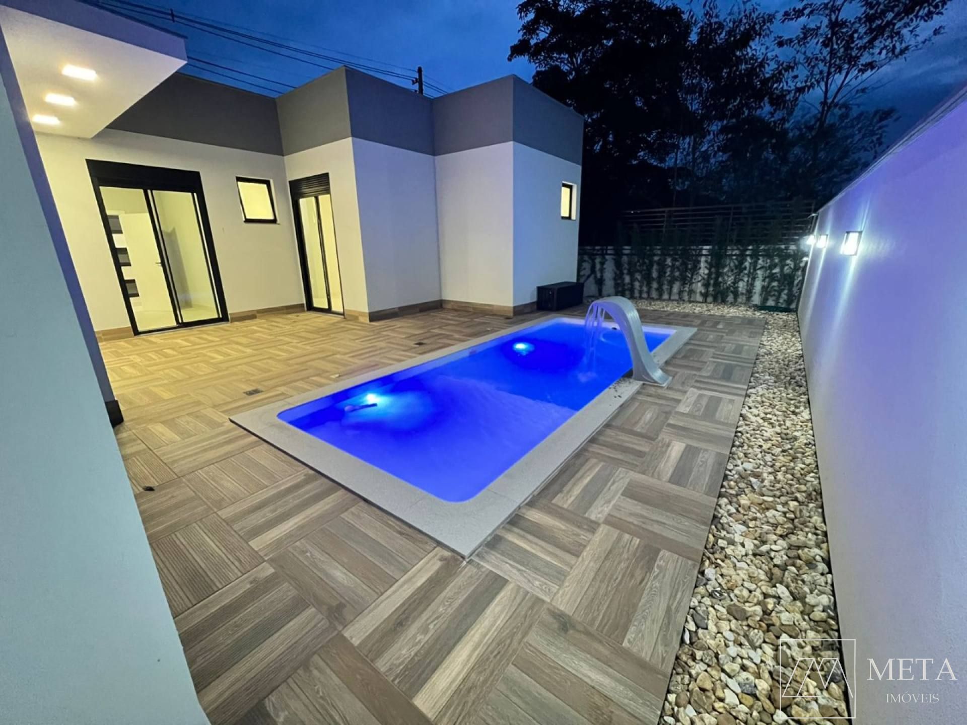 Casa de alto padrão com 3 dormitórios (1 suíte) na Pedra Branca - Palhoça/SC