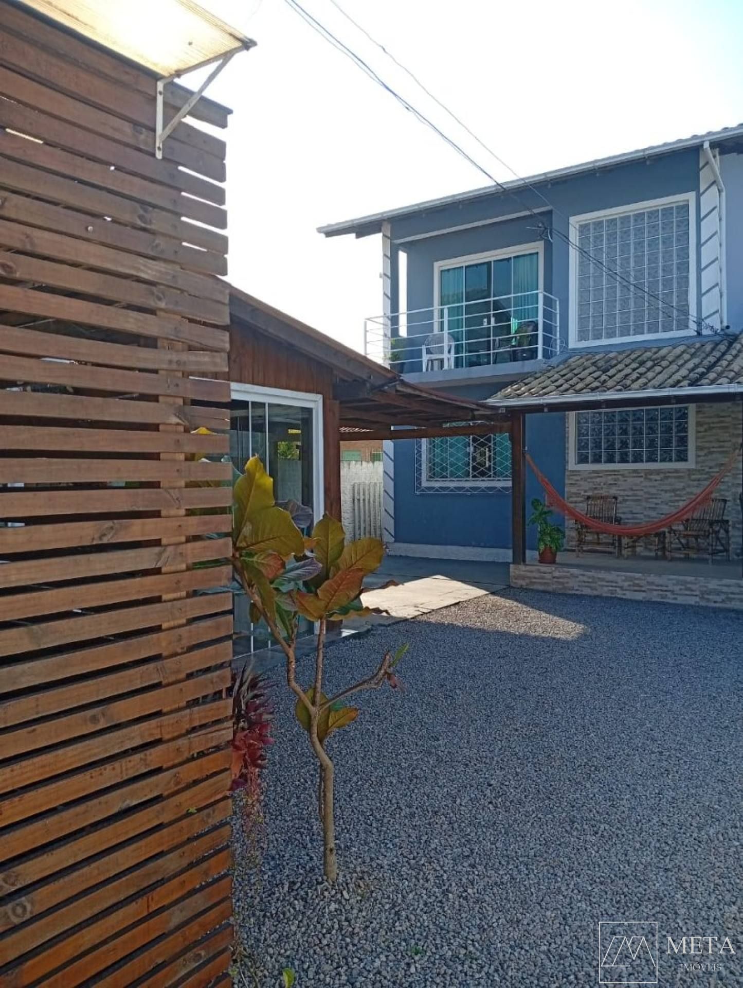 Casa de 3 dormitórios (1 suíte) na Barra do Aririú - Palhoça/SC