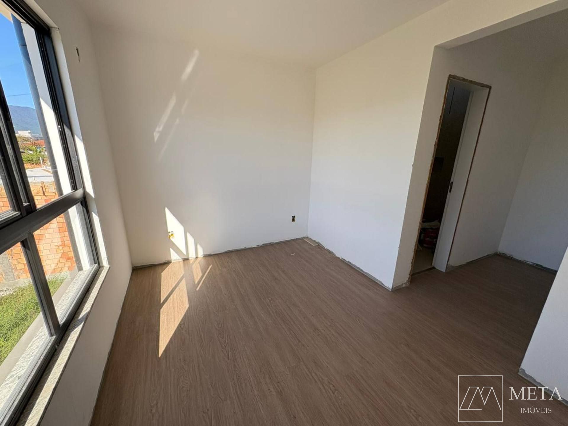 Sobrado com 2 suítes, sendo uma com sacada na Bela Vista – Palhoça/SC
