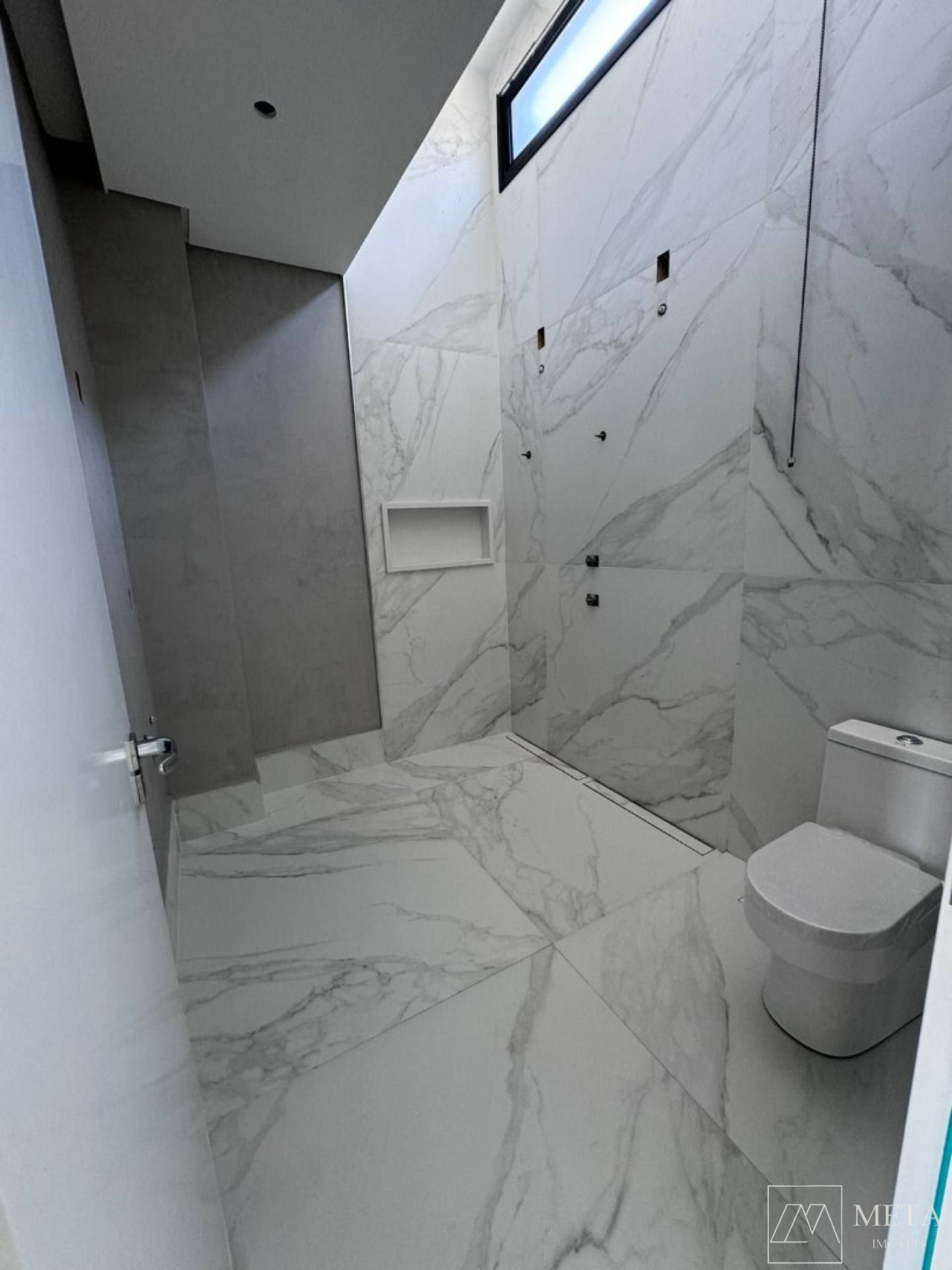 Casa de alto padrão com 3 dormitórios (1 suíte master) no Condomínio Deltaville - Biguaçu/SC