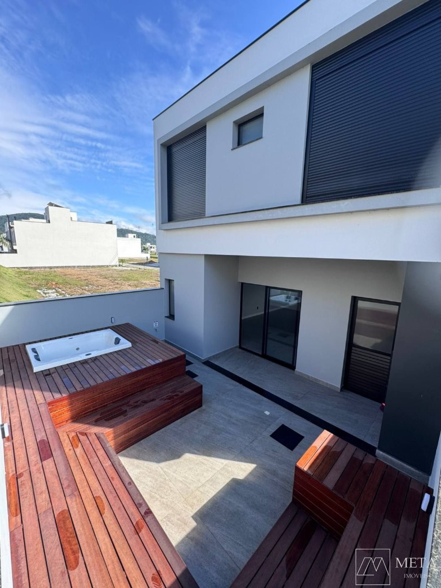 Casa de alto padrão com 3 dormitórios (1 suíte master) no Condomínio Deltaville - Biguaçu/SC