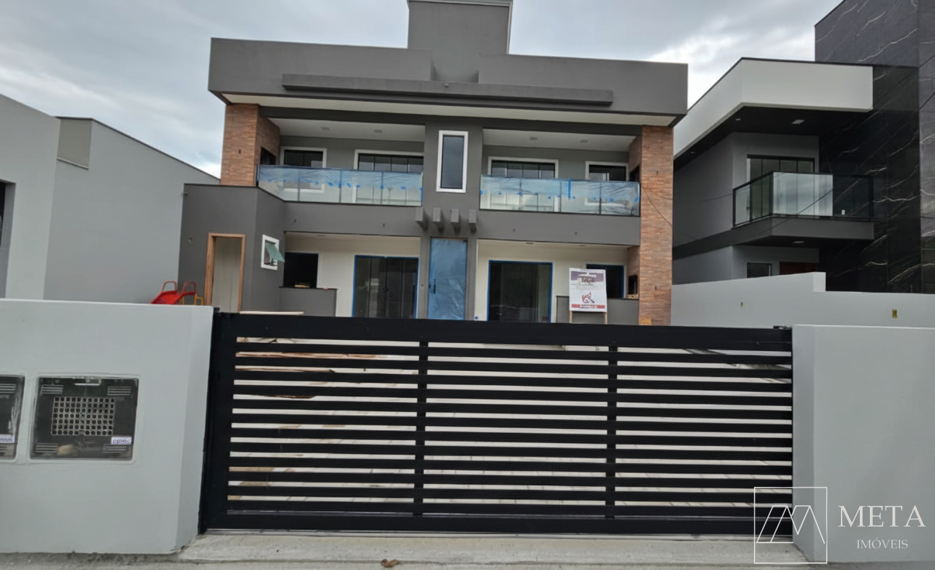 Apartamentos no Térreo com 2 dormitórios (1 suíte) em Forquilhas - São José - SC