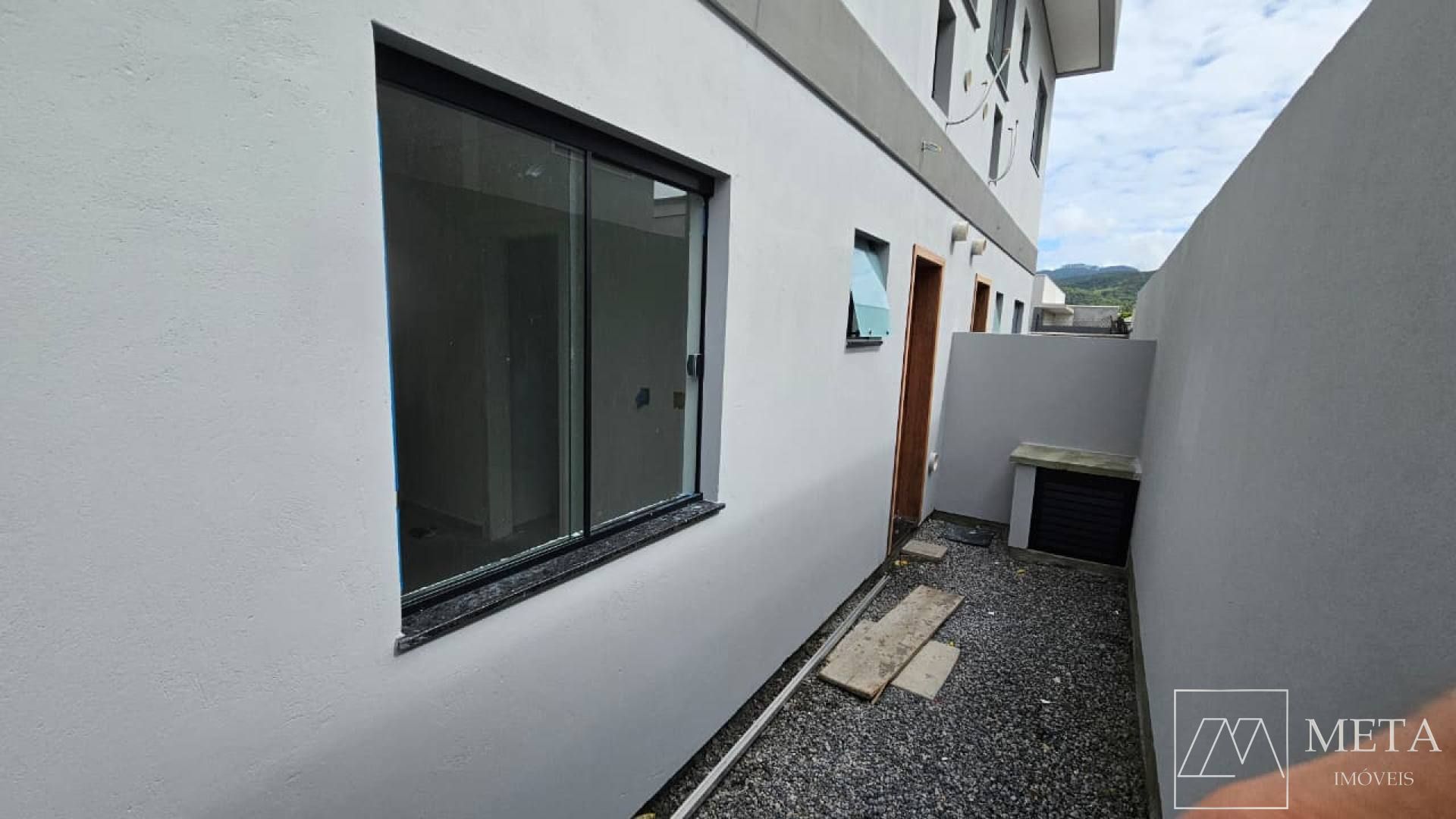 Apartamentos 1º andar com 2 dormitórios (1 suíte) em Forquilhas - São José/SC