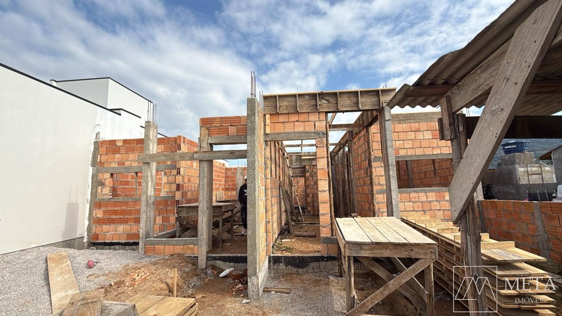 Casa de 2 dormitórios (1 suíte) em Forquilhas - São José/SC