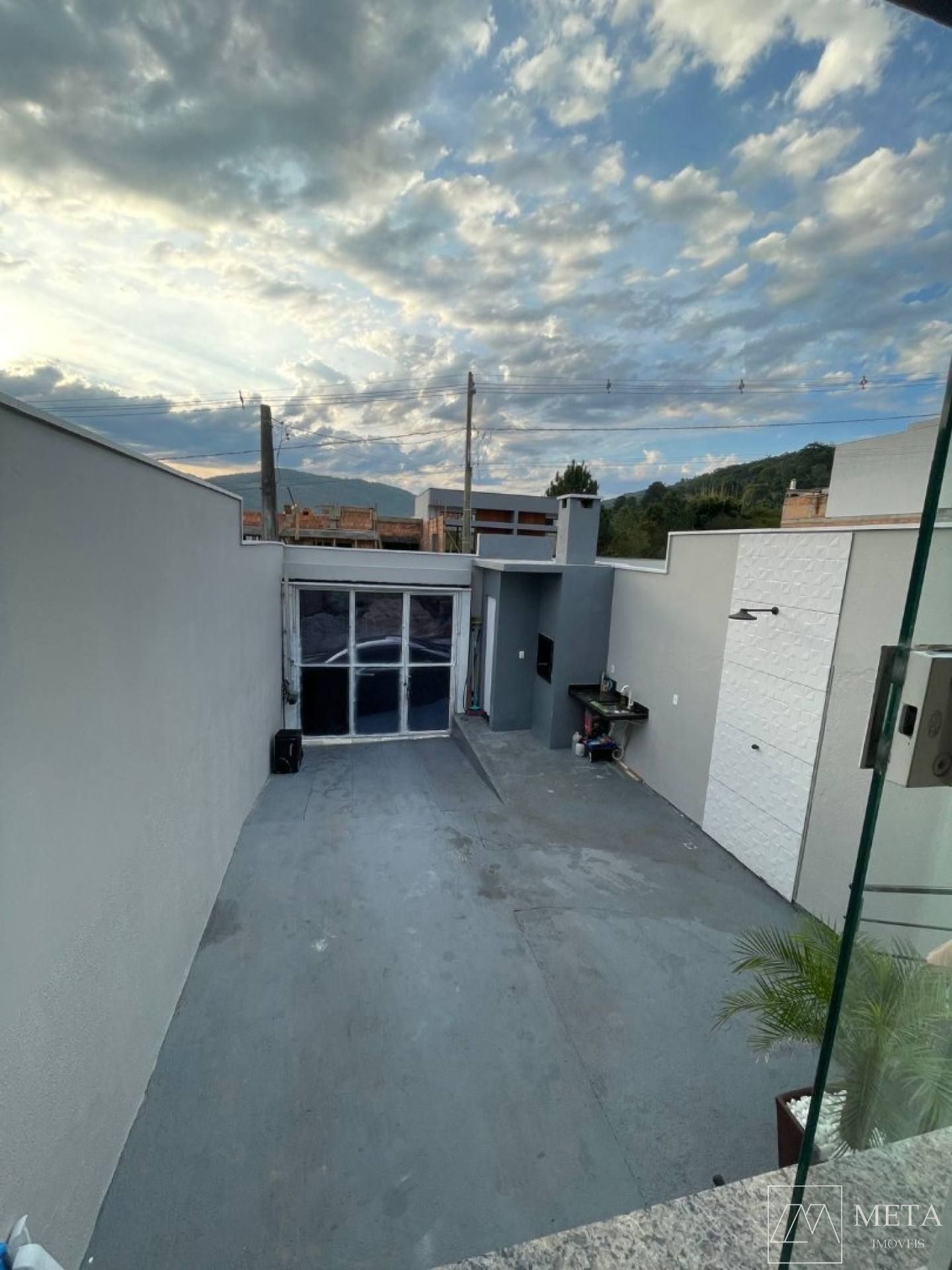 Casa de 2 dormitórios (1 suíte) em Potecas - São José/SC