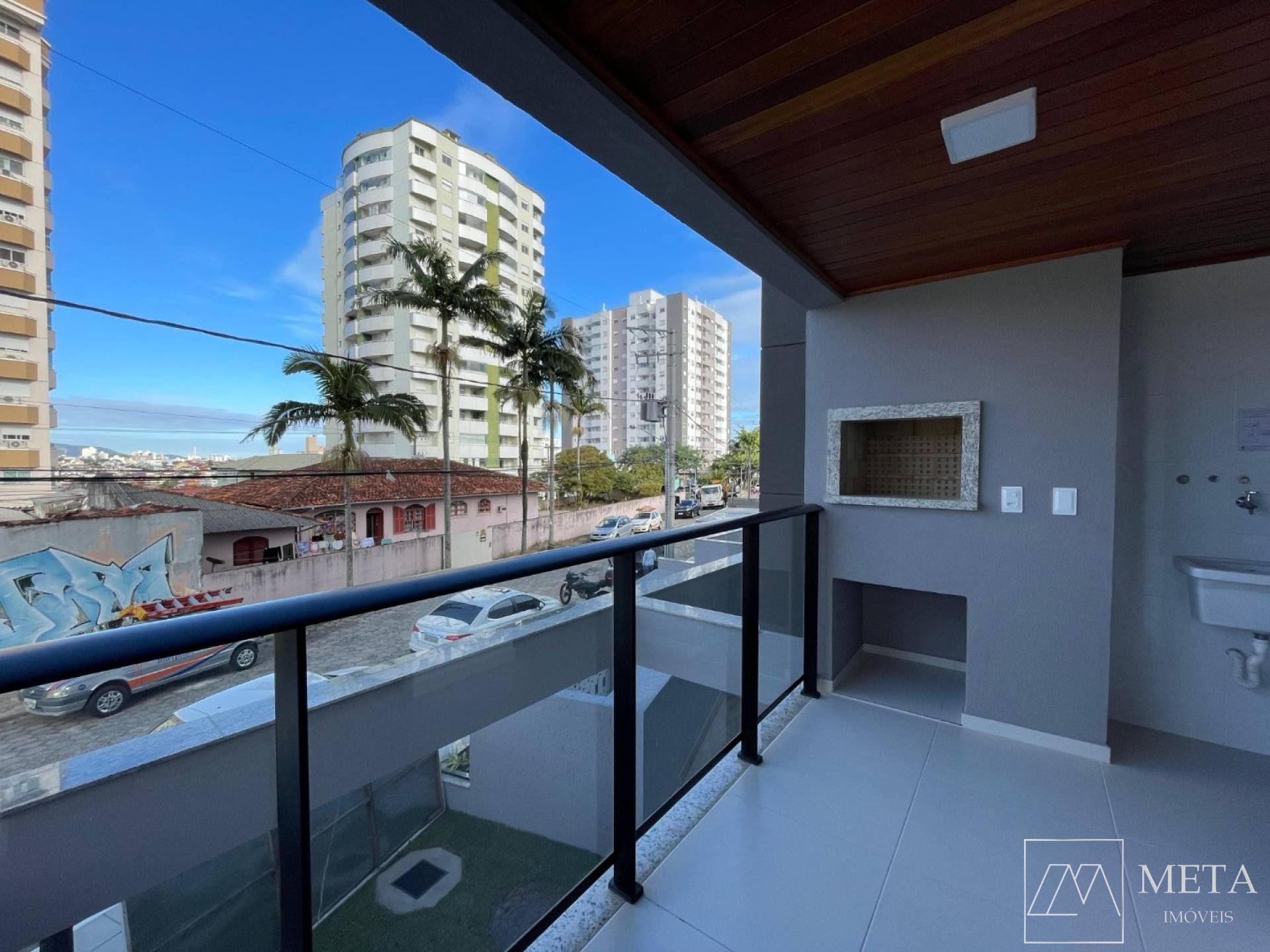 Apartamento com 2 Dormitórios (1 Suíte) em Barreiros - São José/SC