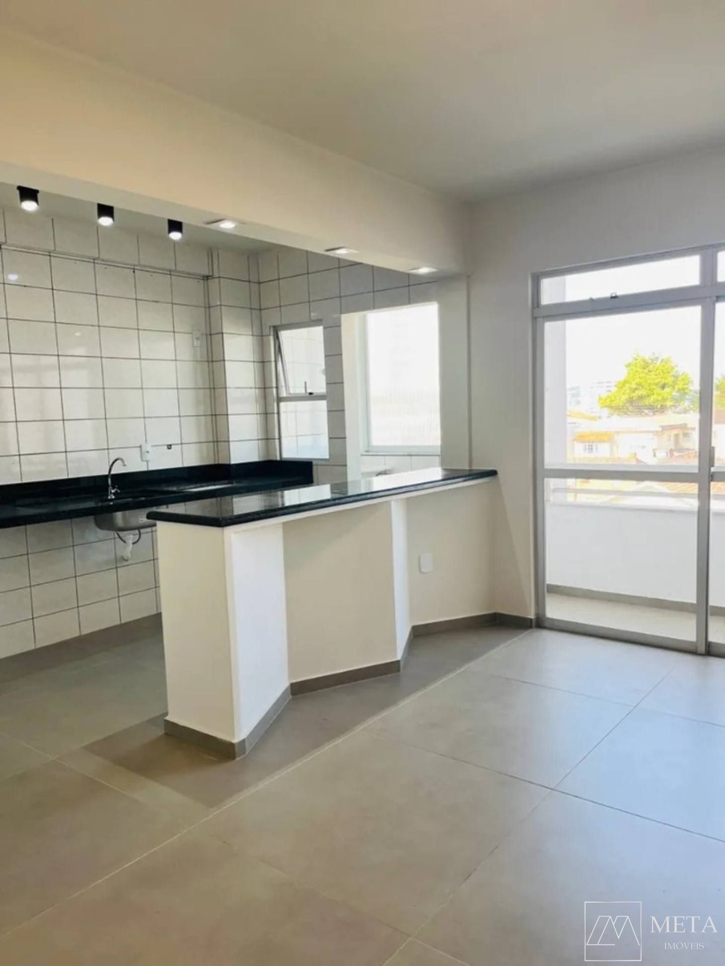 Apartamento com 3 dormitórios em Barreiros-São José/SC