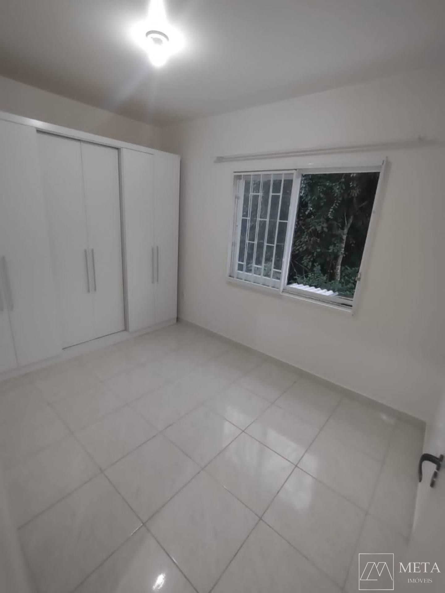 Sobrado com 2 dormitórios em Potecas-São José/SC