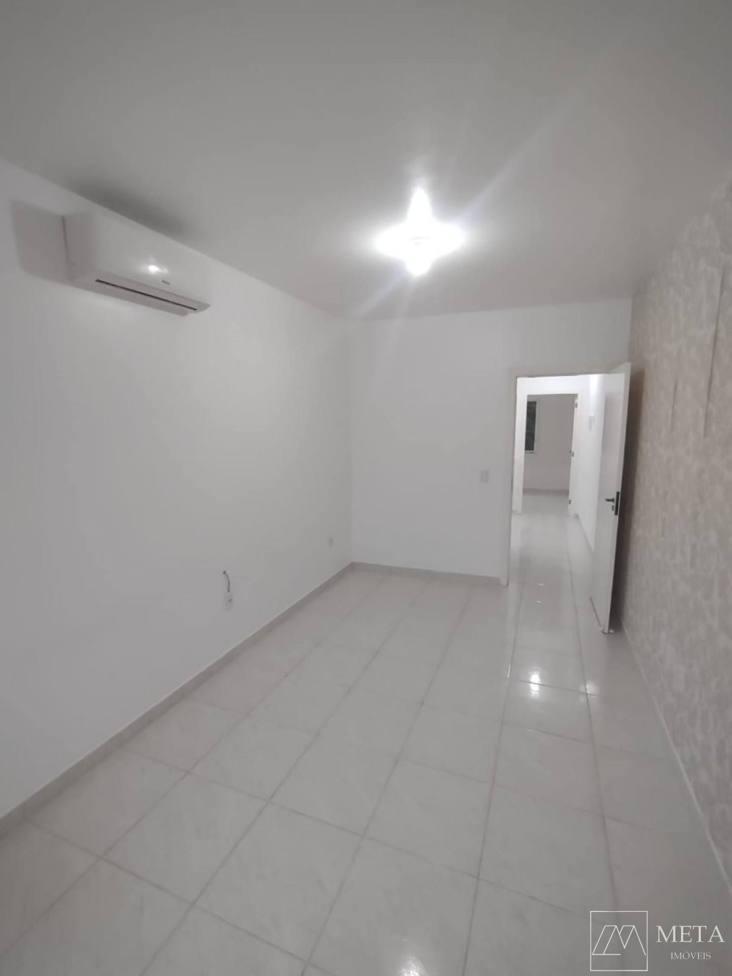 Sobrado com 2 dormitórios em Potecas-São José/SC