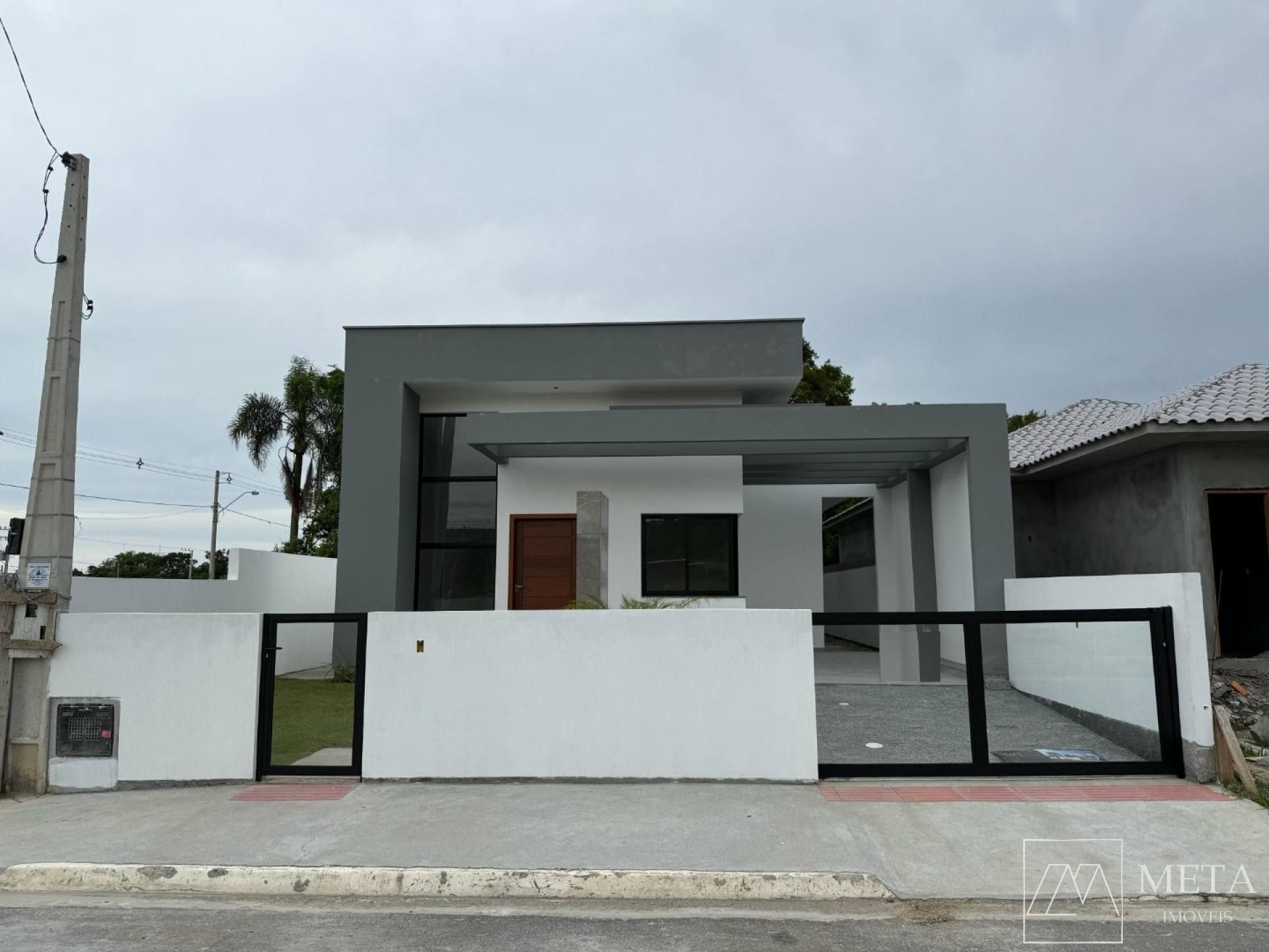 Casa com 3 dormitórios (1 suíte) em Forquilhas-São José/SC