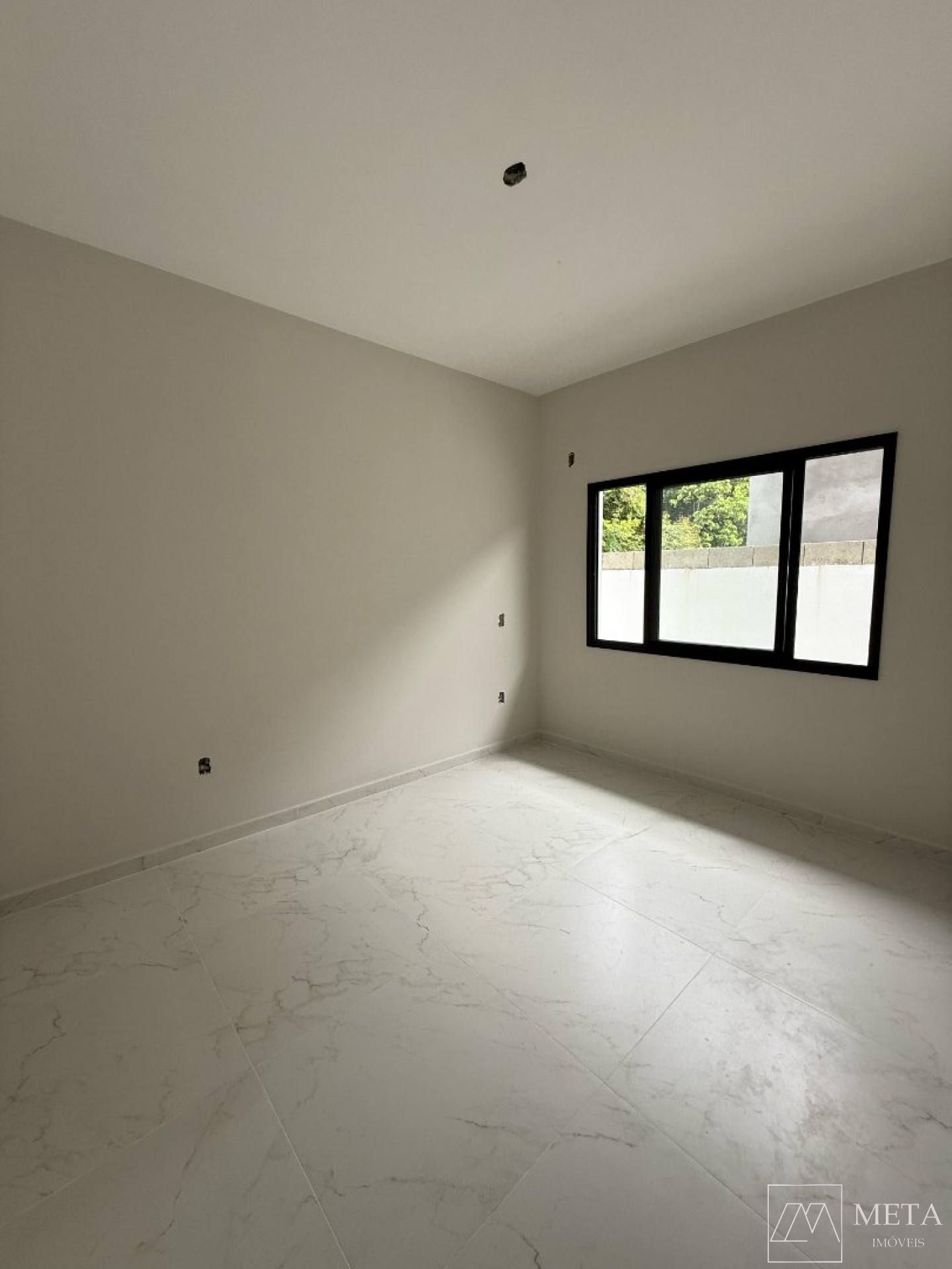 Casa com 3 dormitórios (1 suíte) em Forquilhas-São José/SC