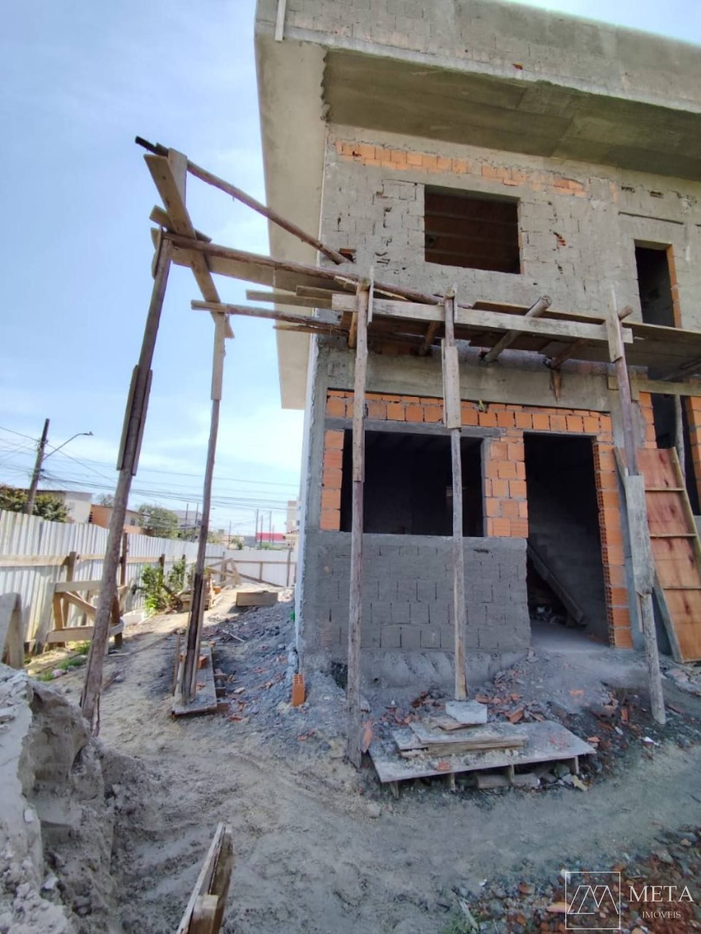 Sobrado com 2 suítes em Pachecos-Palhoça/SC