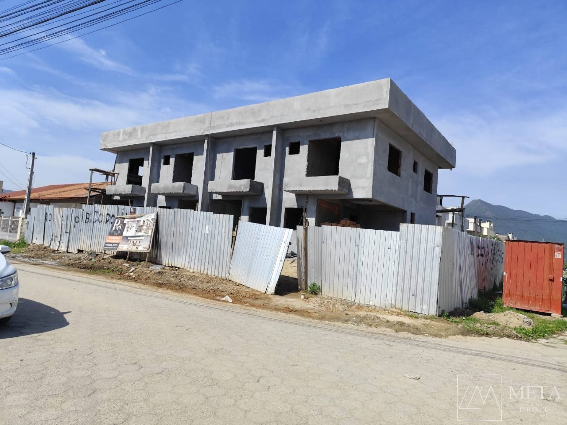 Sobrado com 2 suítes em Pachecos-Palhoça/SC