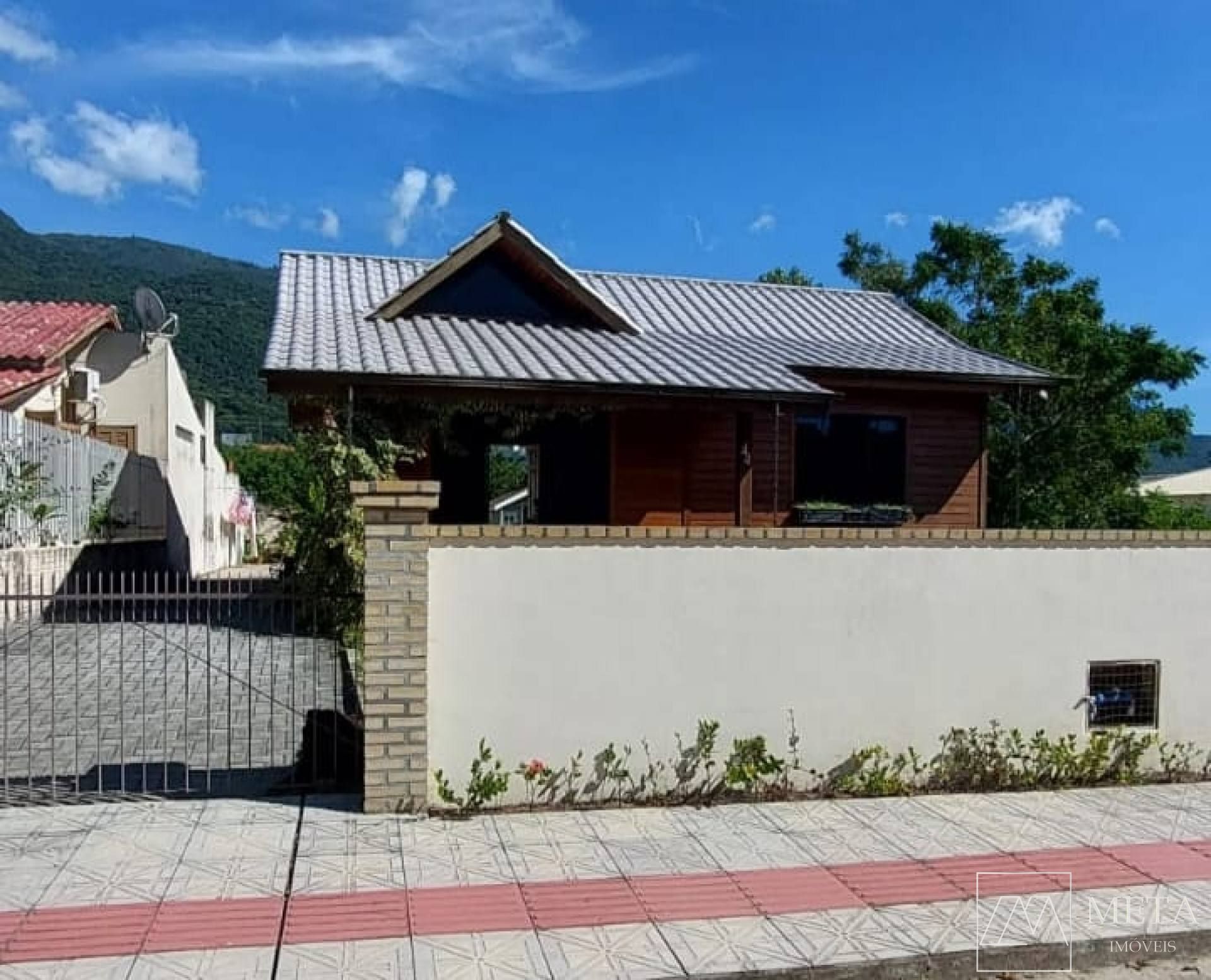 Casa com 2 dormitórios na Praia de Fora- Palhoça/SC