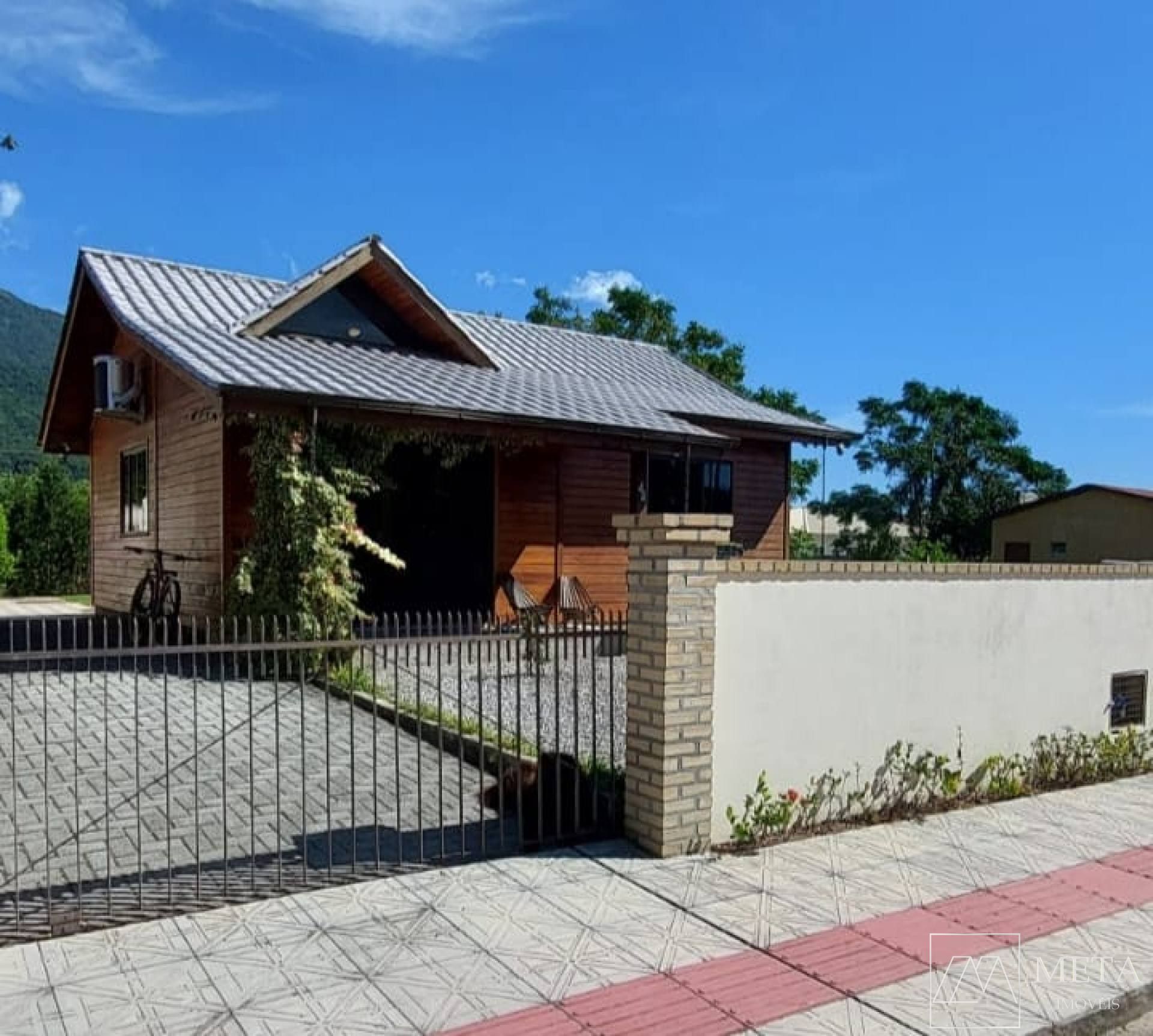 Casa com 2 dormitórios na Praia de Fora- Palhoça/SC
