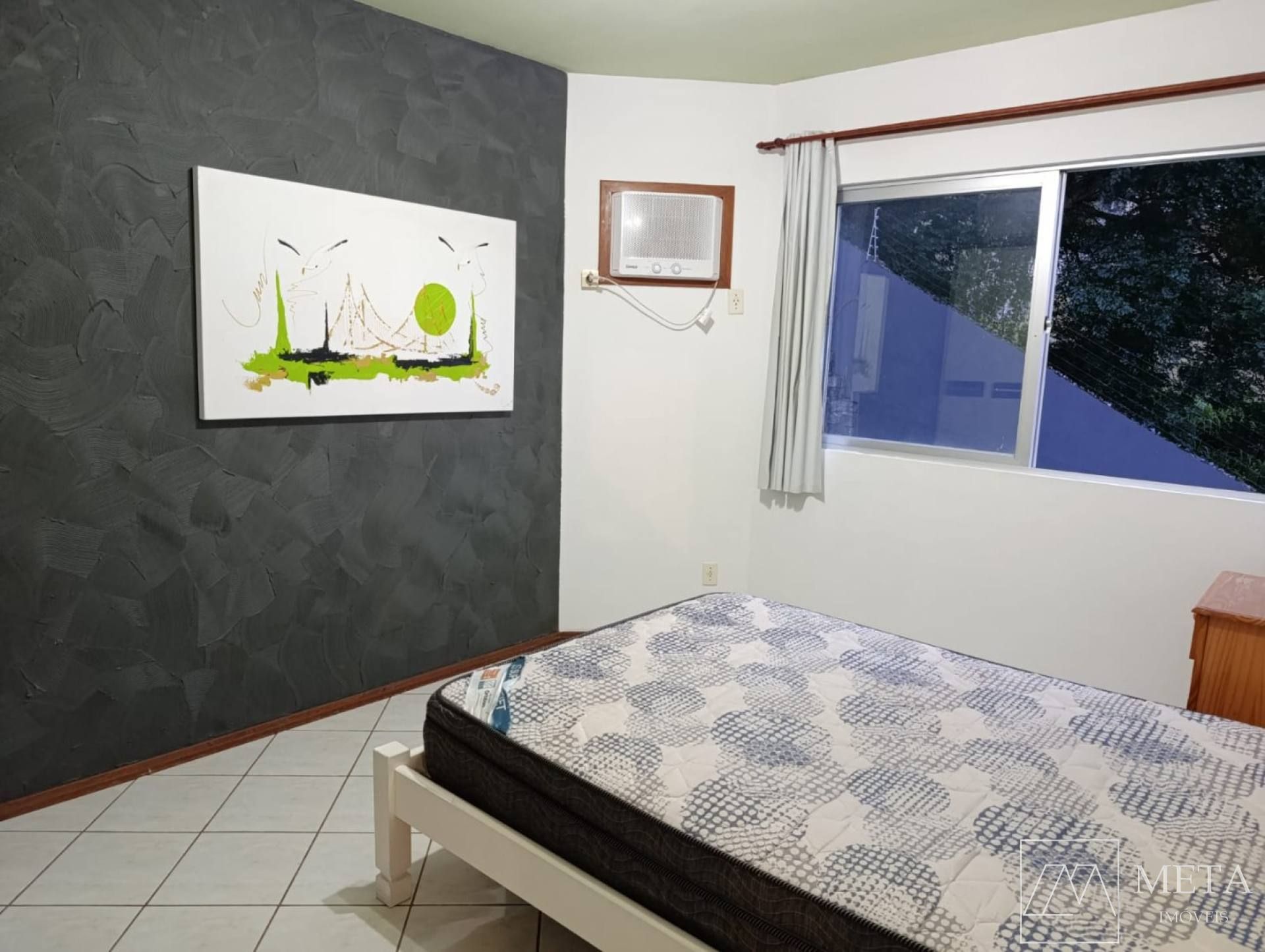 Apartamento com 1 dormitório em Coqueiros - São José/SC
