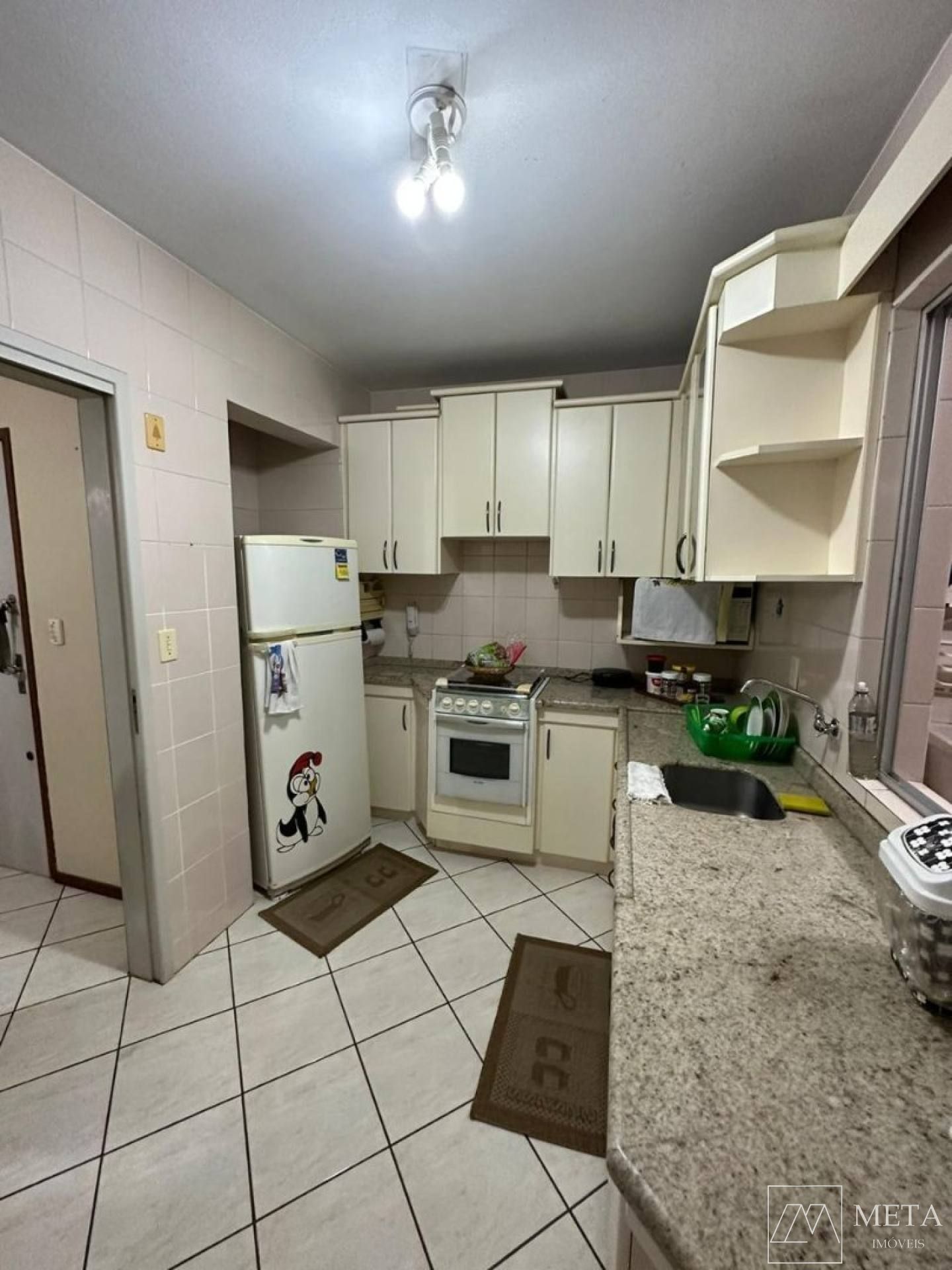 Apartamento com 1 dormitório em Coqueiros - São José/SC