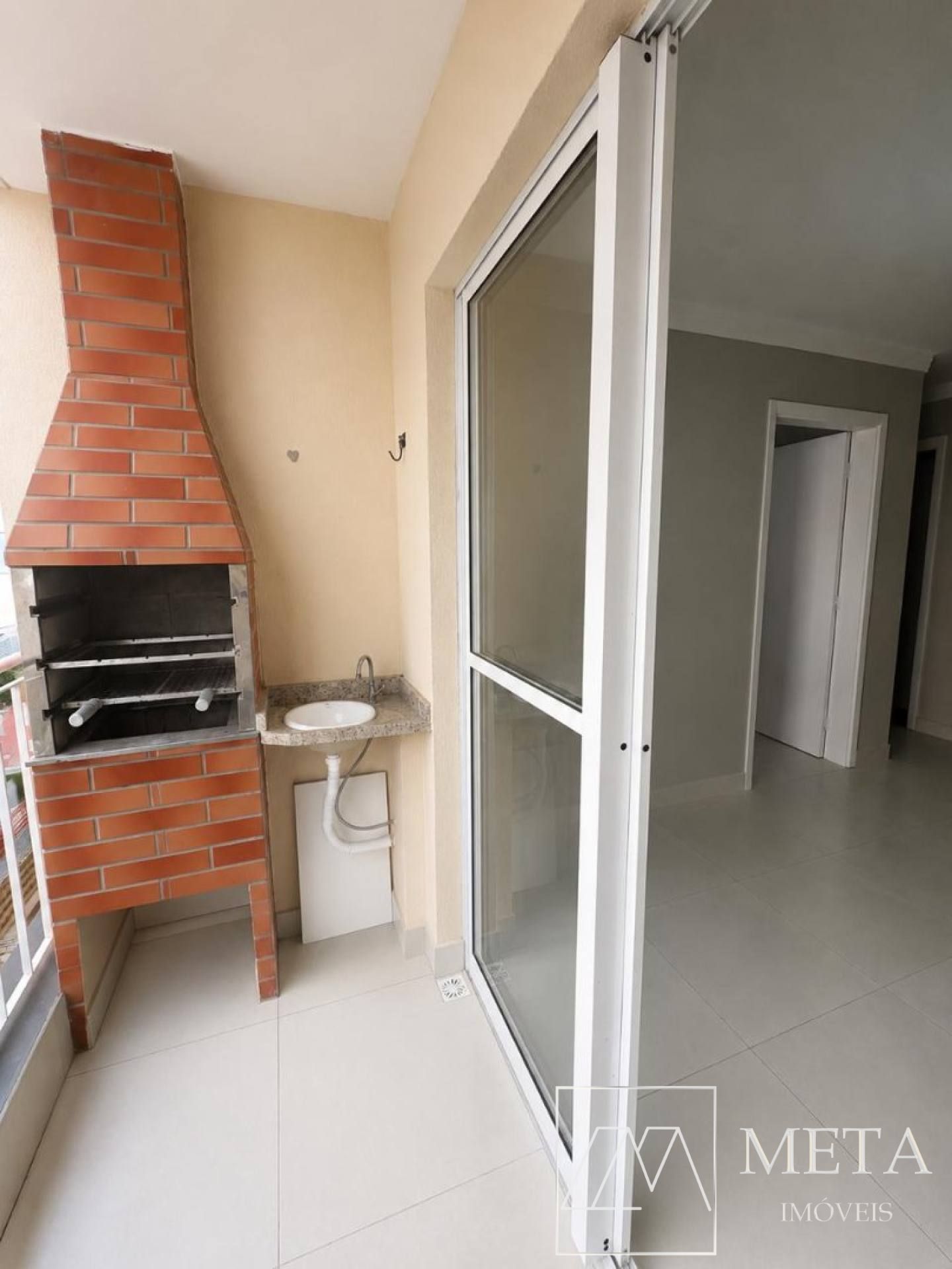 Apartamento com 2 dormitórios em Serraria - São José/SC