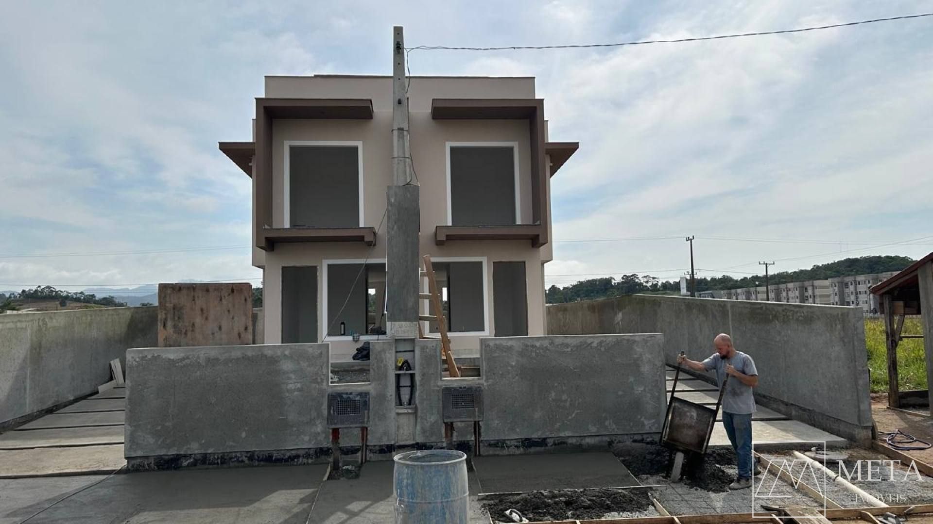 Sobrado com 3 dormitórios (1 Suíte) no Sertão do Maruim-São José/SC
