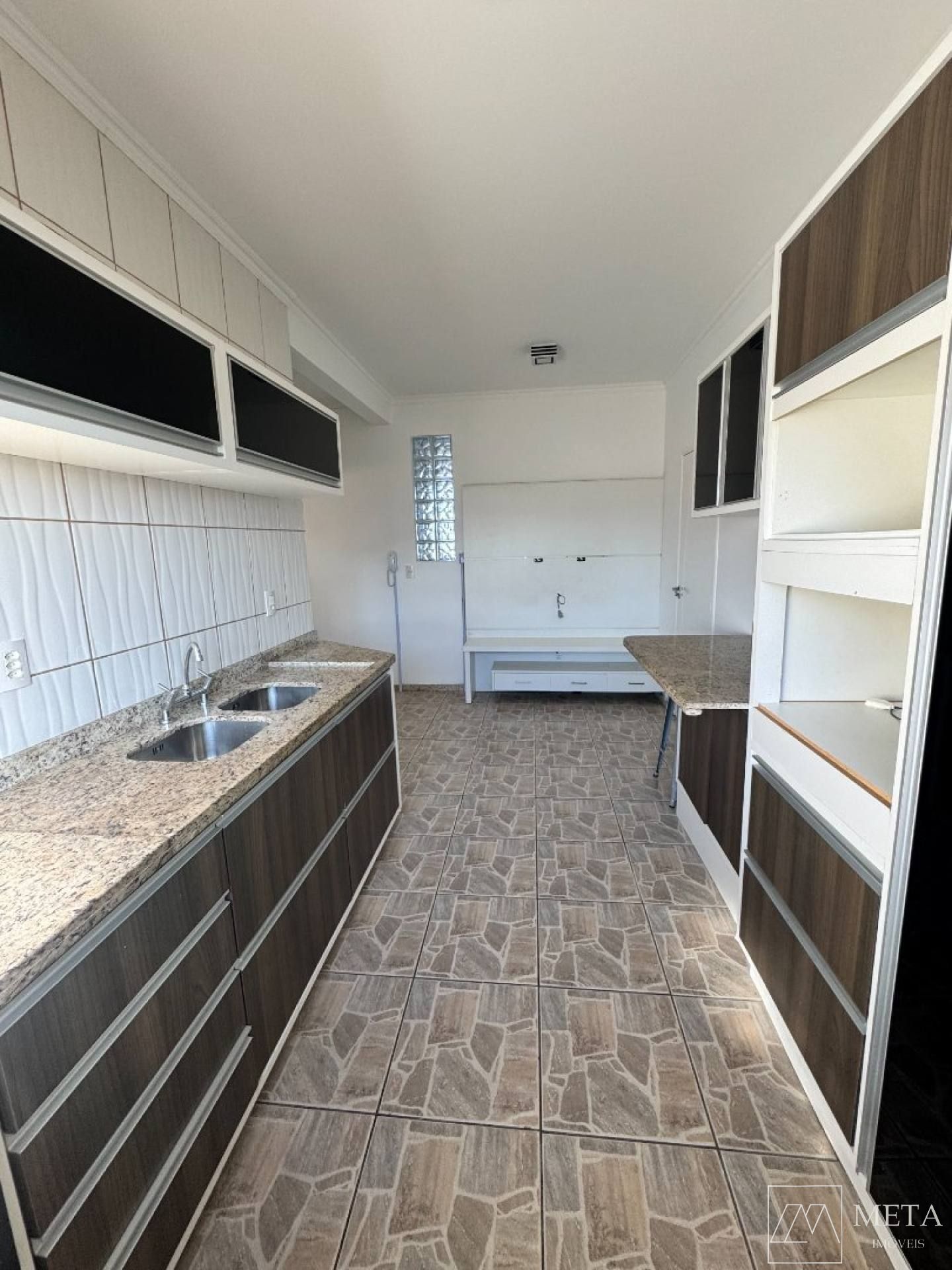 APARTAMENTO DE 2 DORMITÓRIOS NO CARIANOS