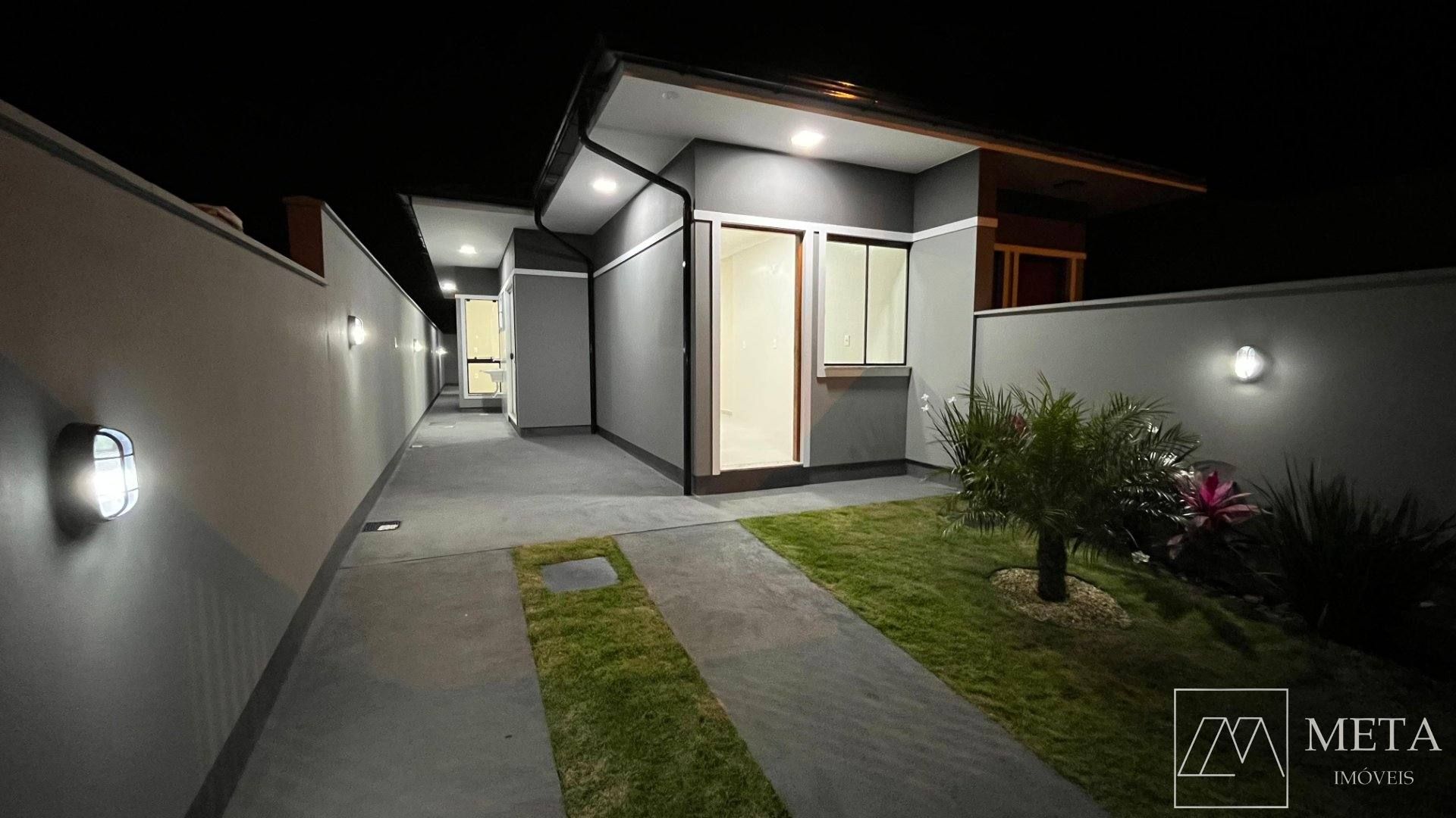 Casa com 2 dormitórios (1 suíte) em Forquilhas-São José/SC