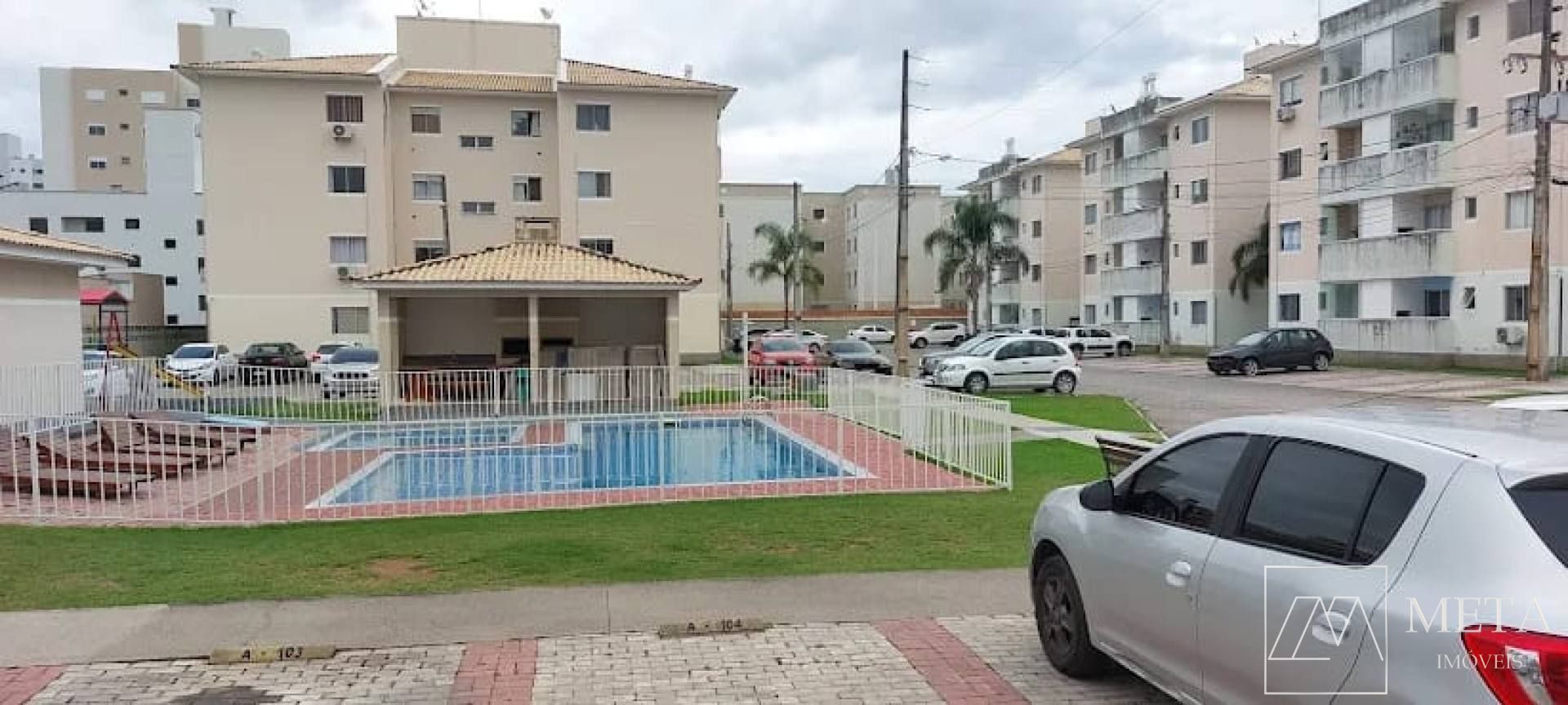 Apartamento com 2 dormitórios em Barreiros - São José/SC
