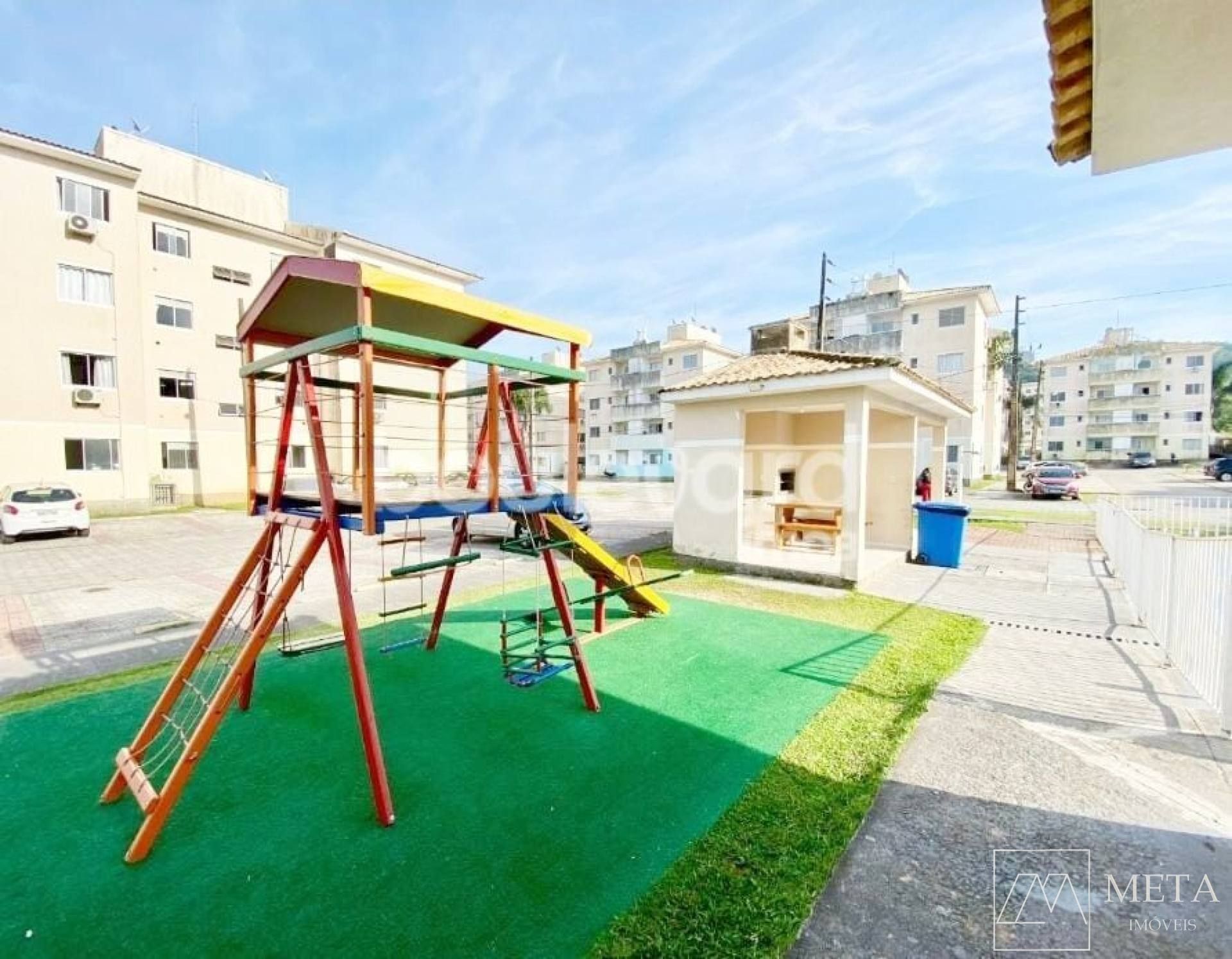Apartamento com 2 dormitórios em Barreiros - São José/SC