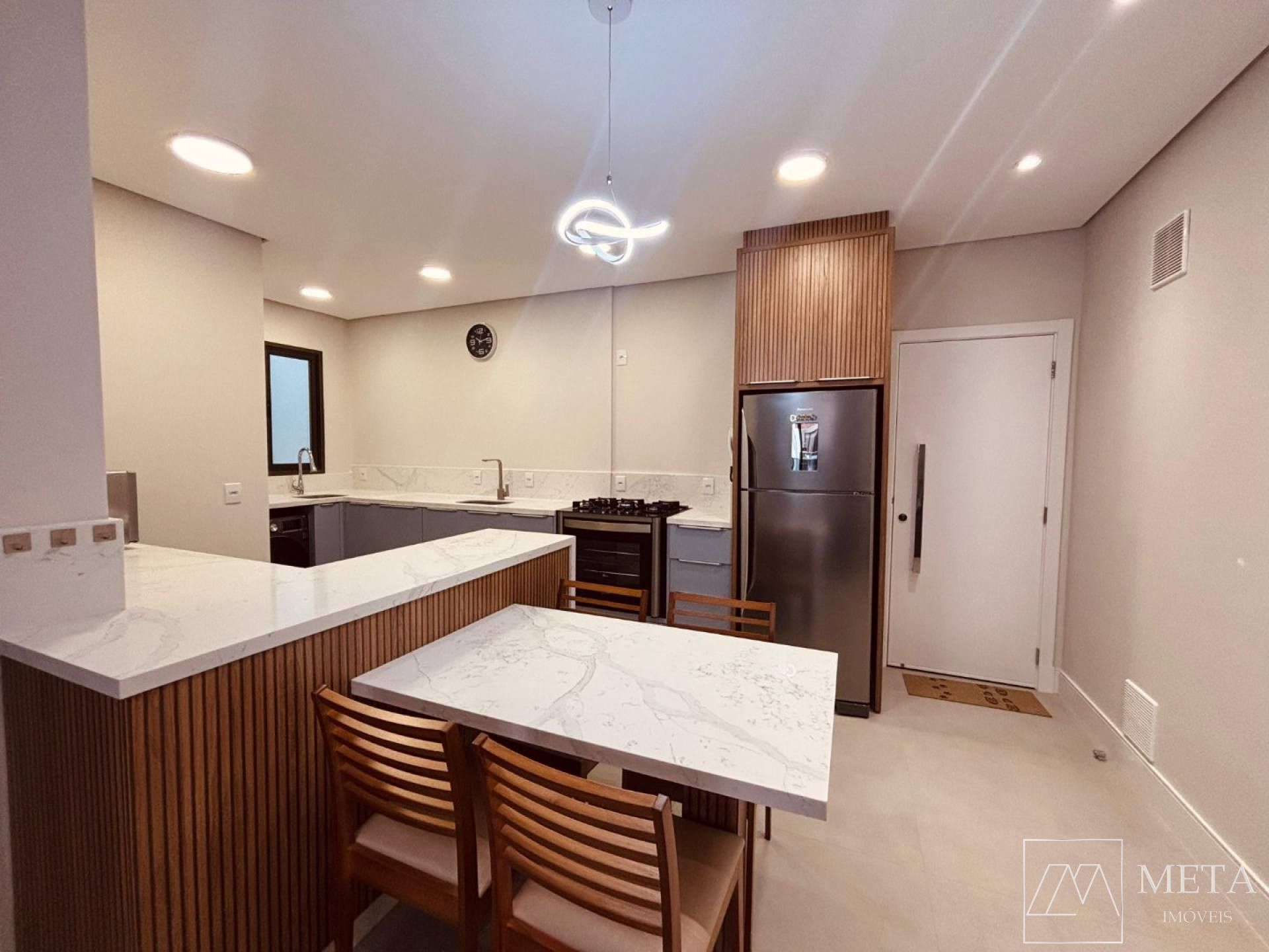 Apartamento com 2 dormitórios (1 suíte) em Palmas- Governador celso Ramos/SC