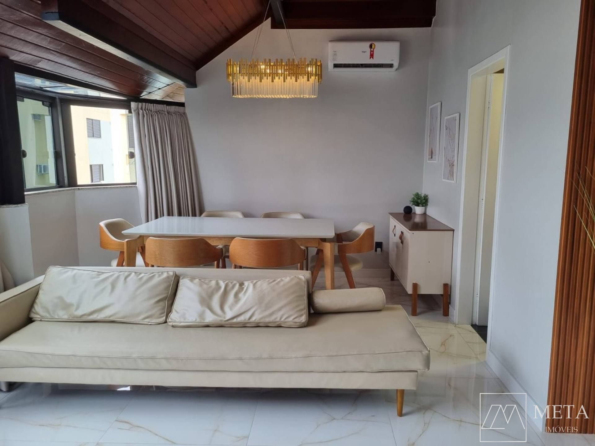 Triplex com 3 dormitórios (1 suíte) no Ingleses do Rio Vermelho-Florianópolis/SC