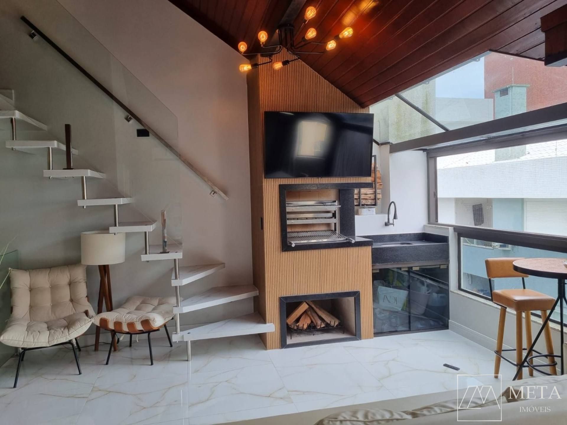 Triplex com 3 dormitórios (1 suíte) no Ingleses do Rio Vermelho-Florianópolis/SC
