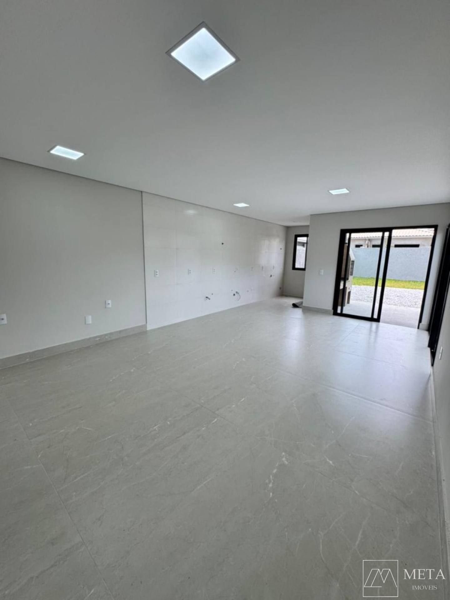 Sobrado com 3 dormitórios (1 suíte, 2 demi-suítes) no Ipiranga-São José/SC-  Exclusividade