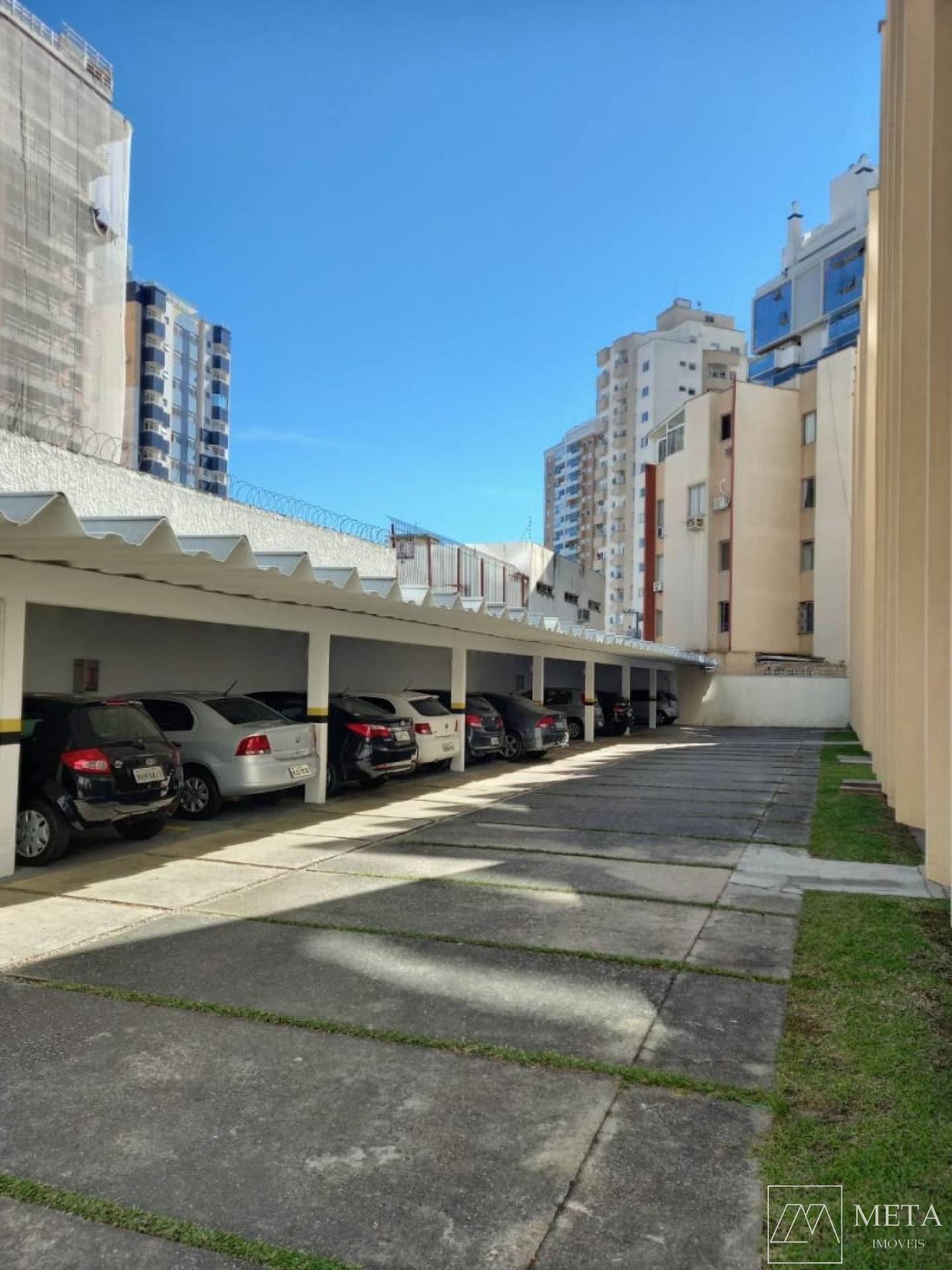 Apartamento com 2 dormitórios em Campinas - São José/SC